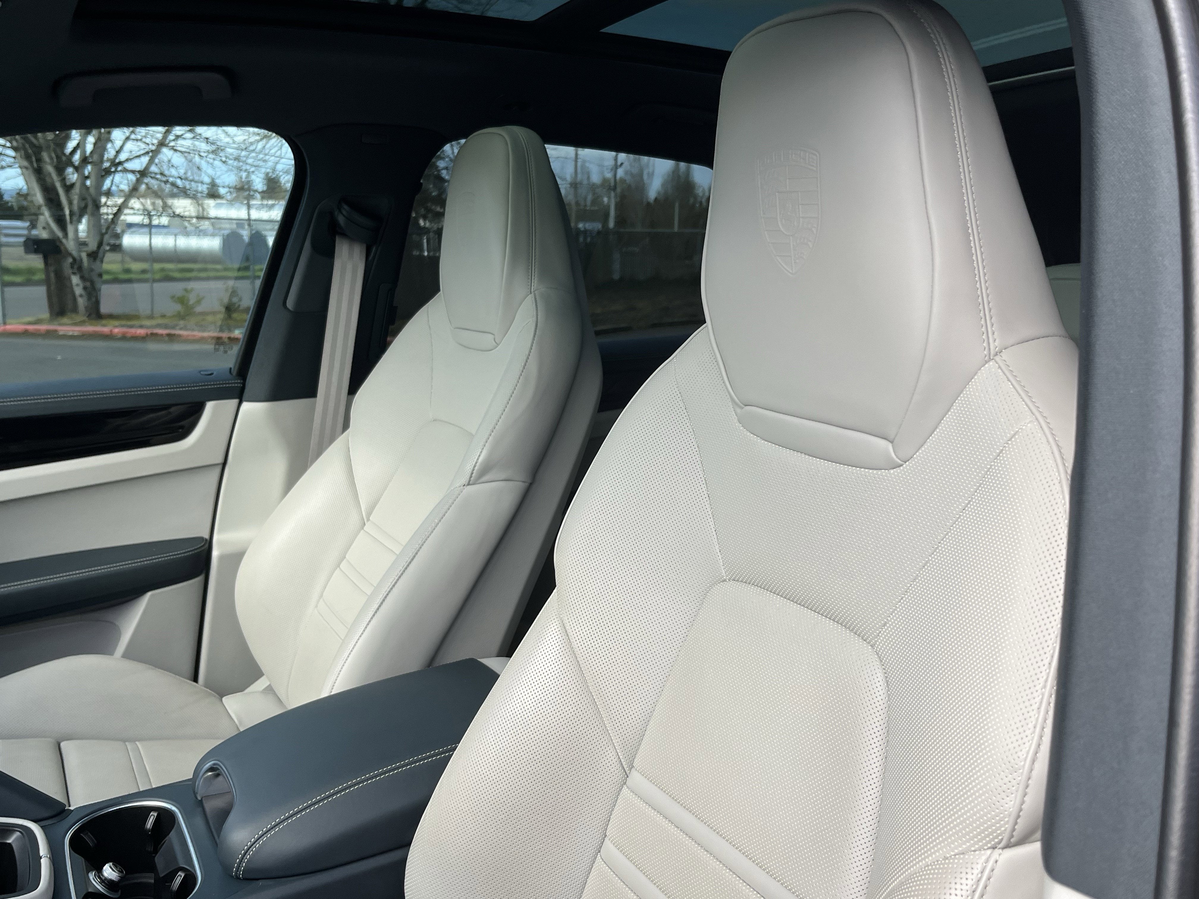 2023 Porsche Cayenne Platinum Edition