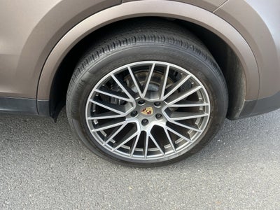 2023 Porsche Cayenne Platinum Edition