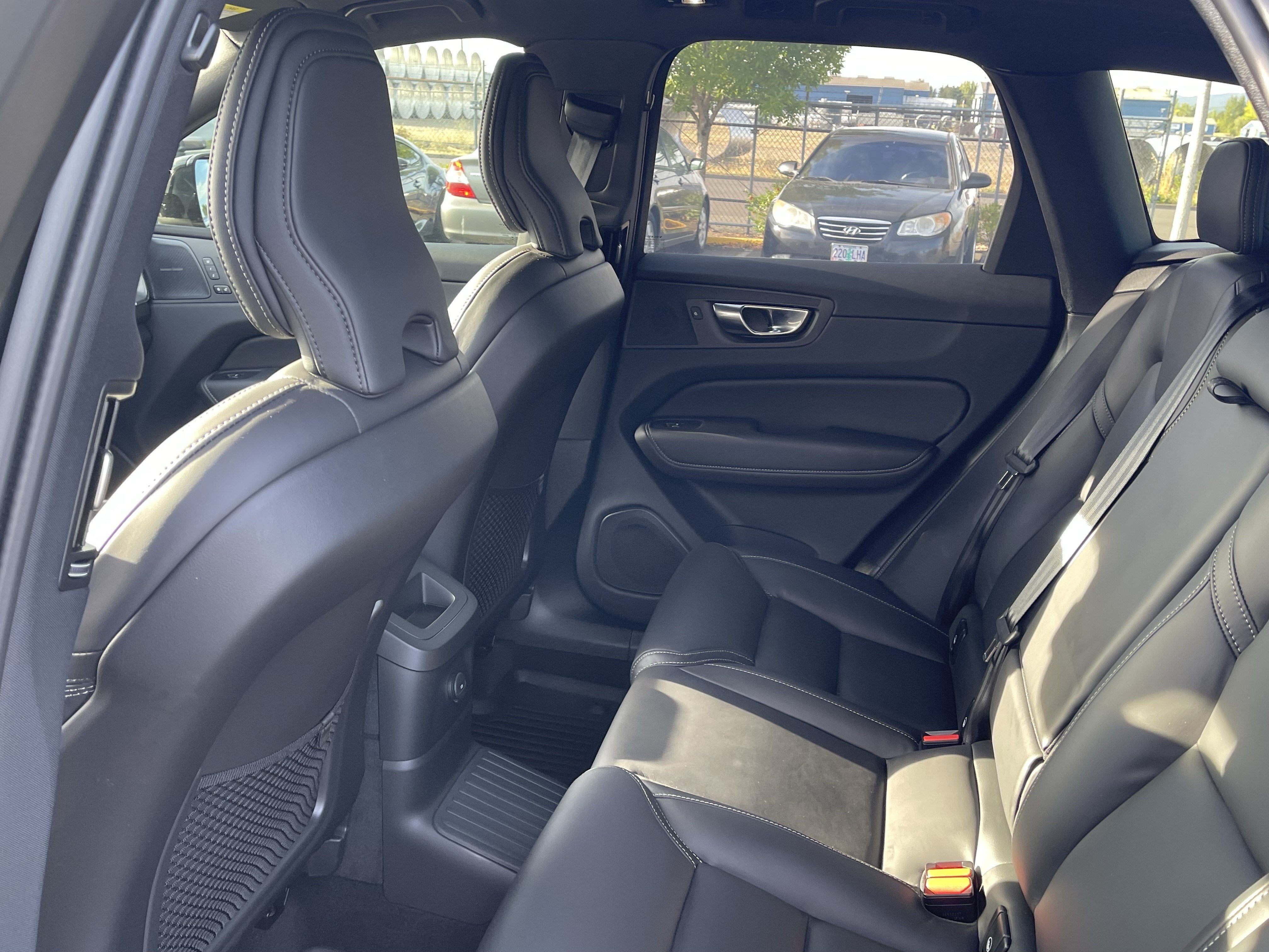 2025 Volvo XC60 Plug-In Hybrid Ultra Black Edition