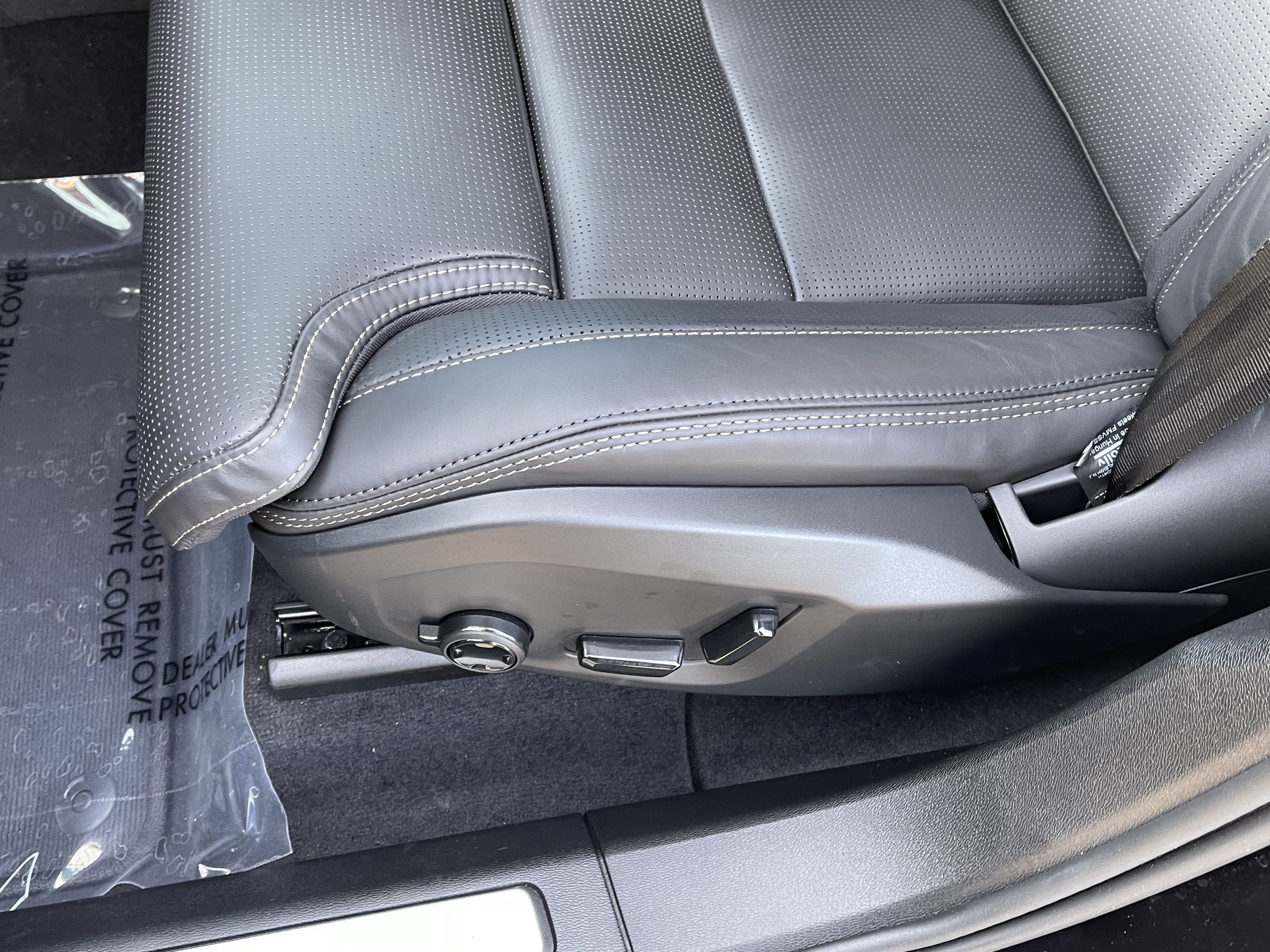 2025 Volvo XC60 Plug-In Hybrid Ultra Black Edition