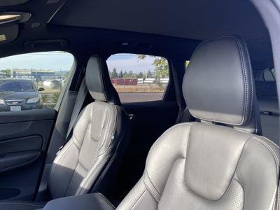 2025 Volvo XC60 Plug-In Hybrid Ultra Black Edition