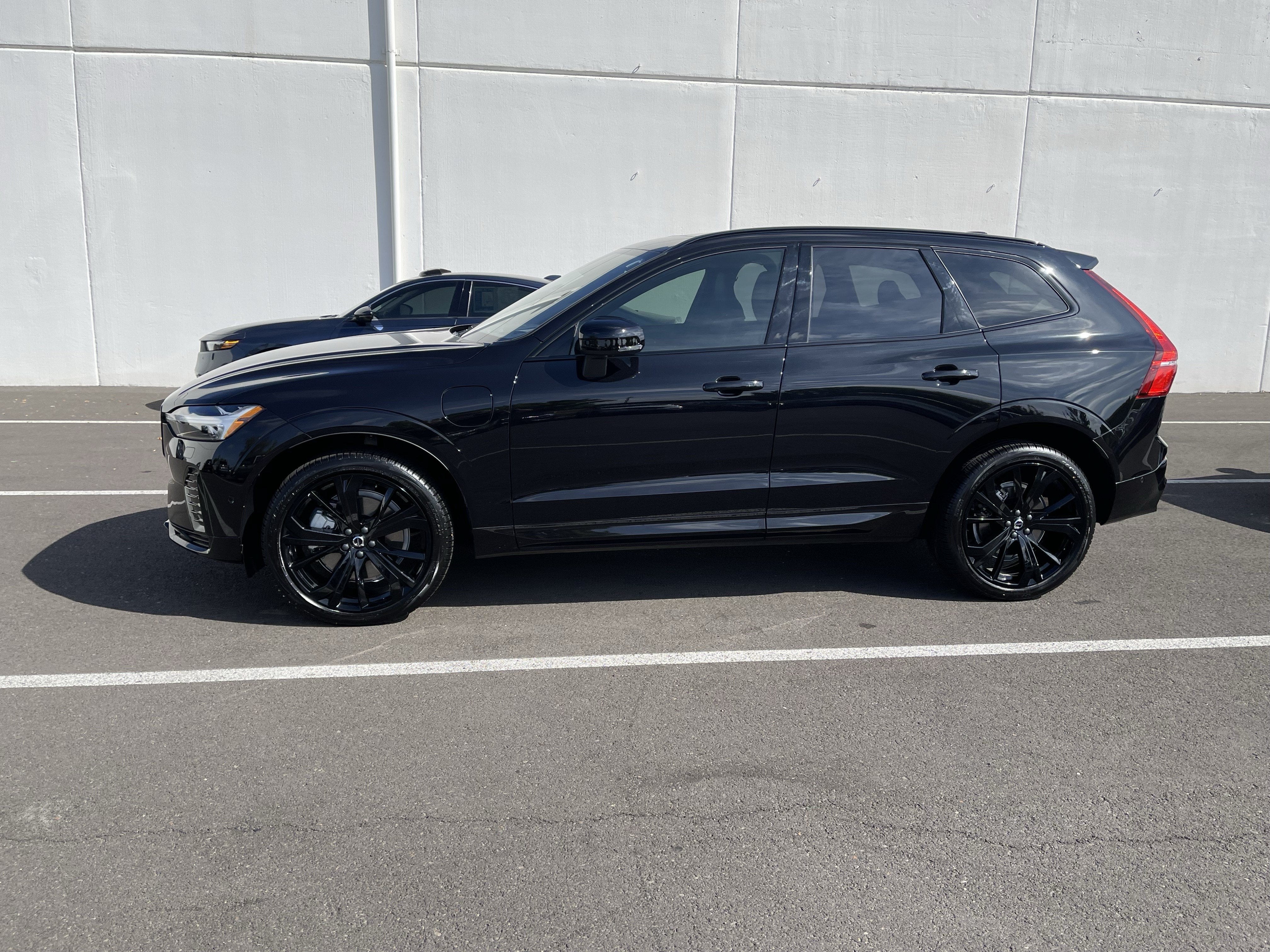 2025 Volvo XC60 Plug-In Hybrid Ultra Black Edition
