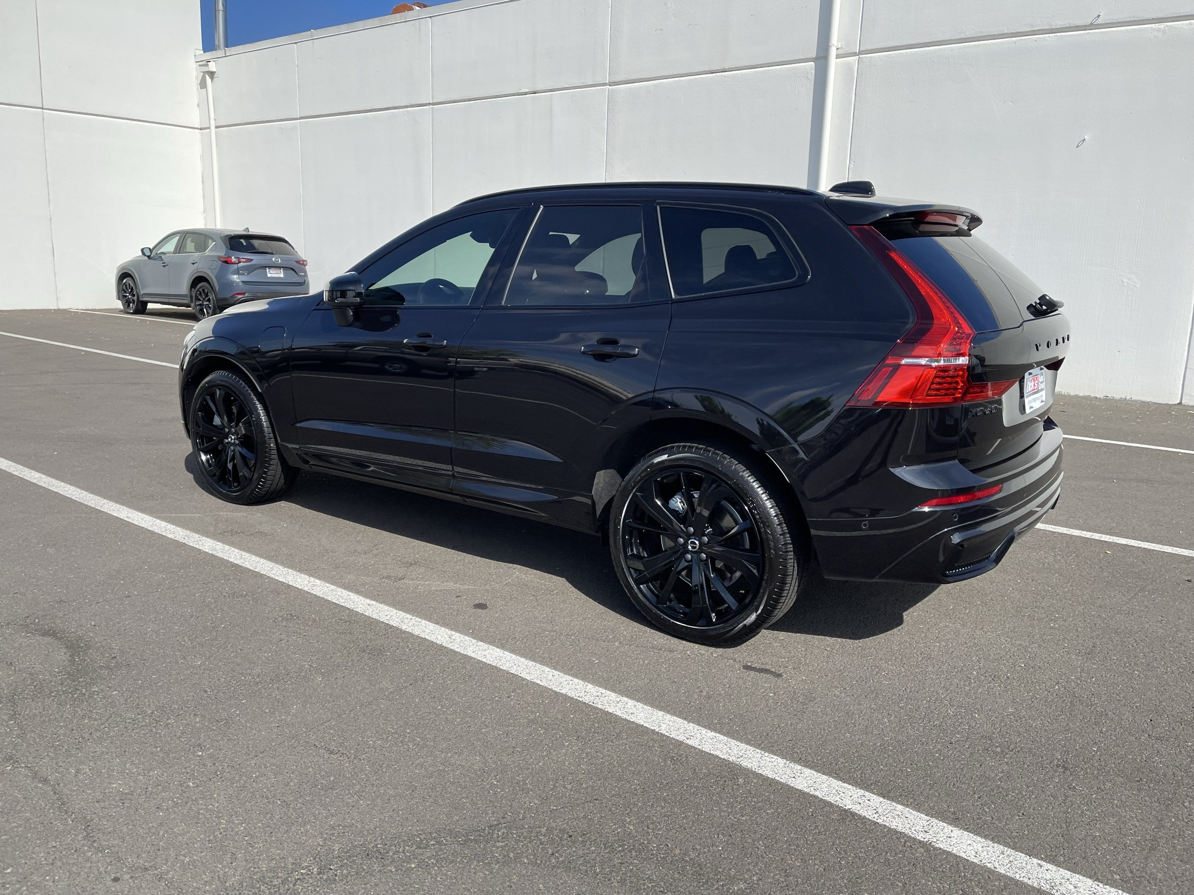 2025 Volvo XC60 Plug-In Hybrid Ultra Black Edition