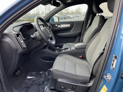 2024 Volvo XC40 Core Bright Theme