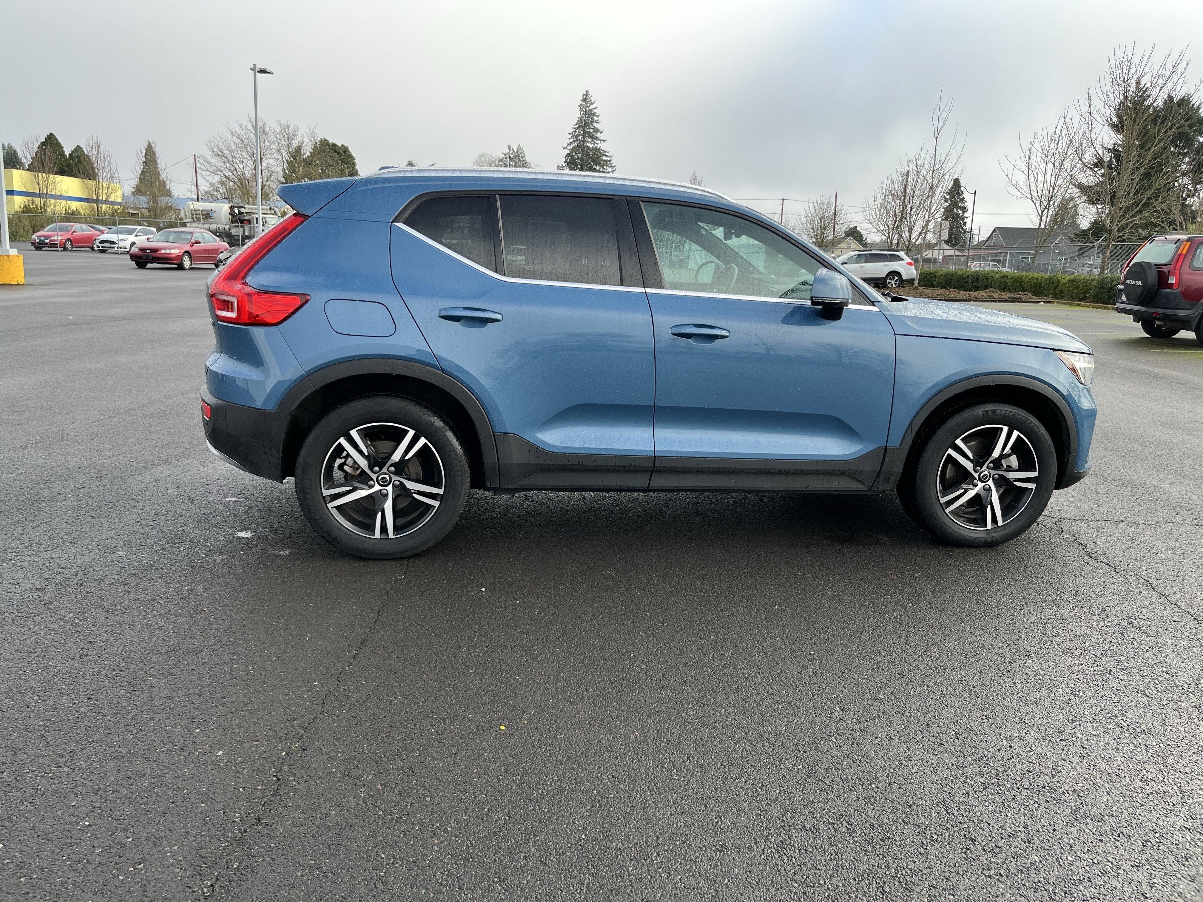2024 Volvo XC40 Core Bright Theme
