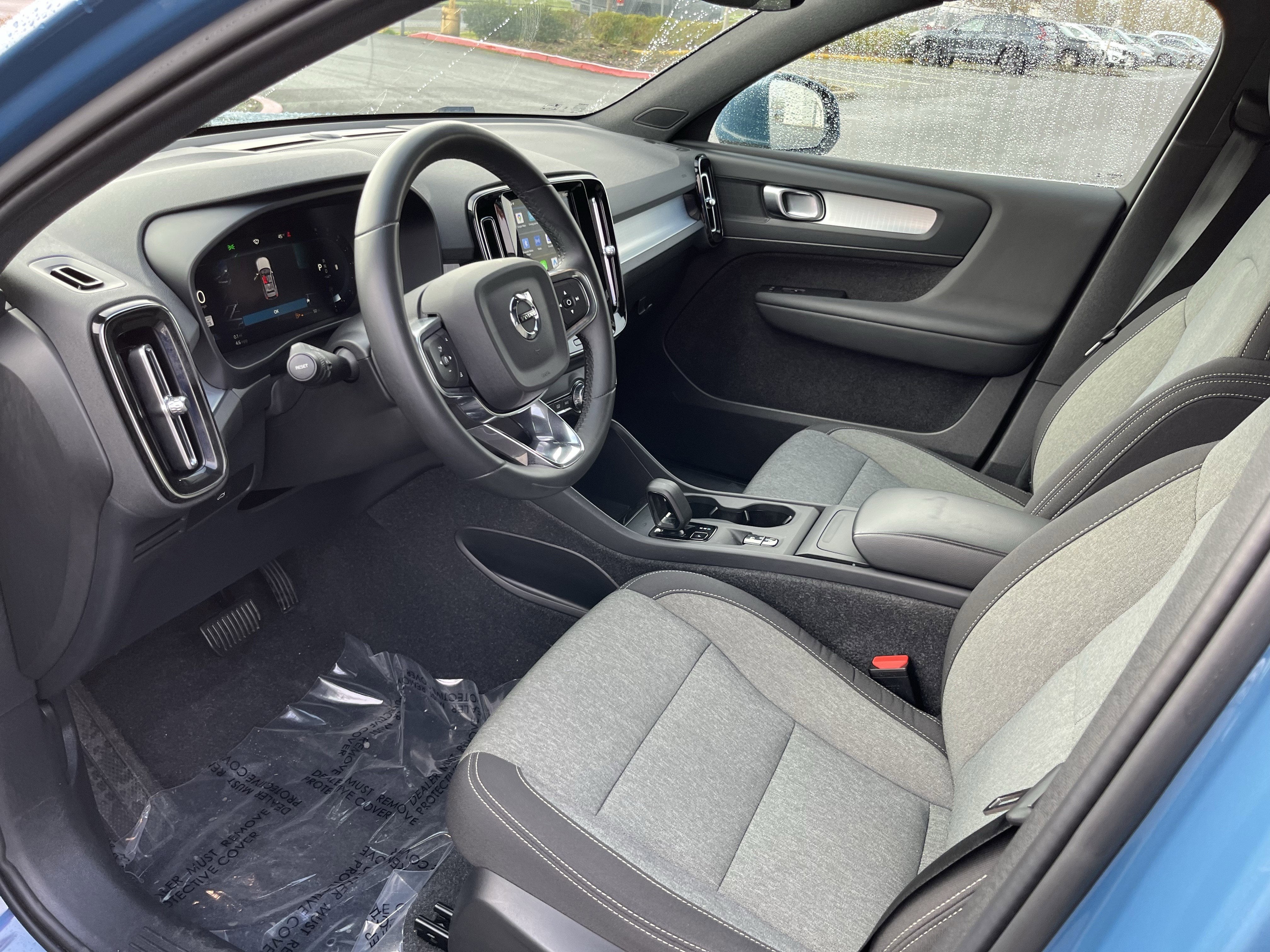 2024 Volvo XC40 Core Bright Theme