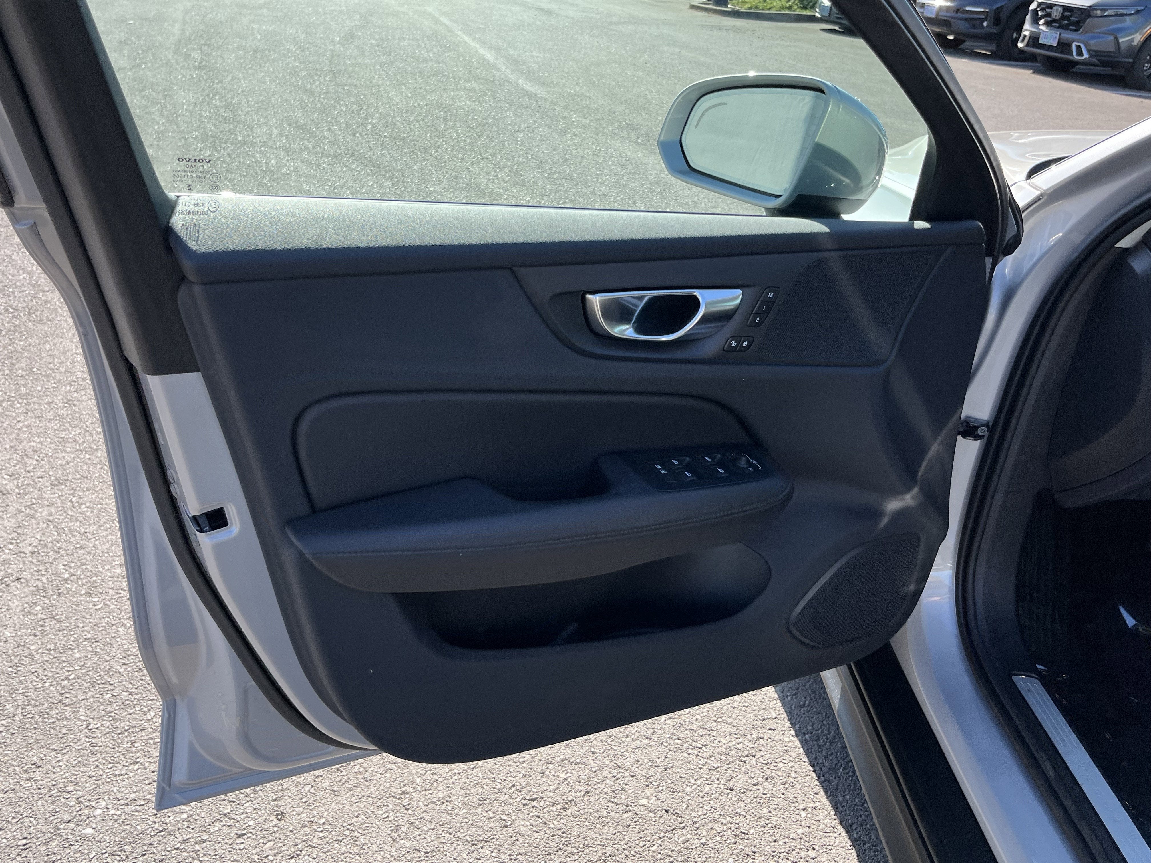 2025 Volvo V60 Cross Country Plus