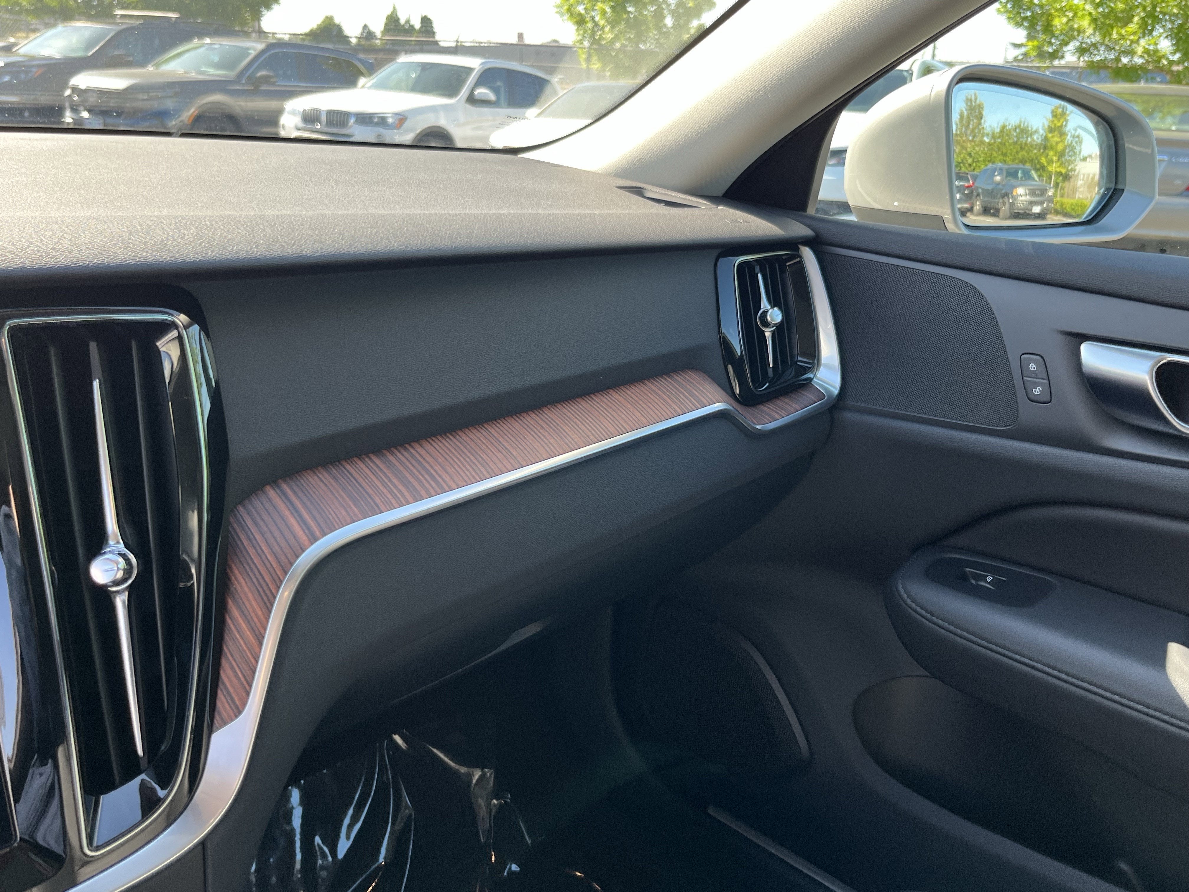 2025 Volvo V60 Cross Country Plus