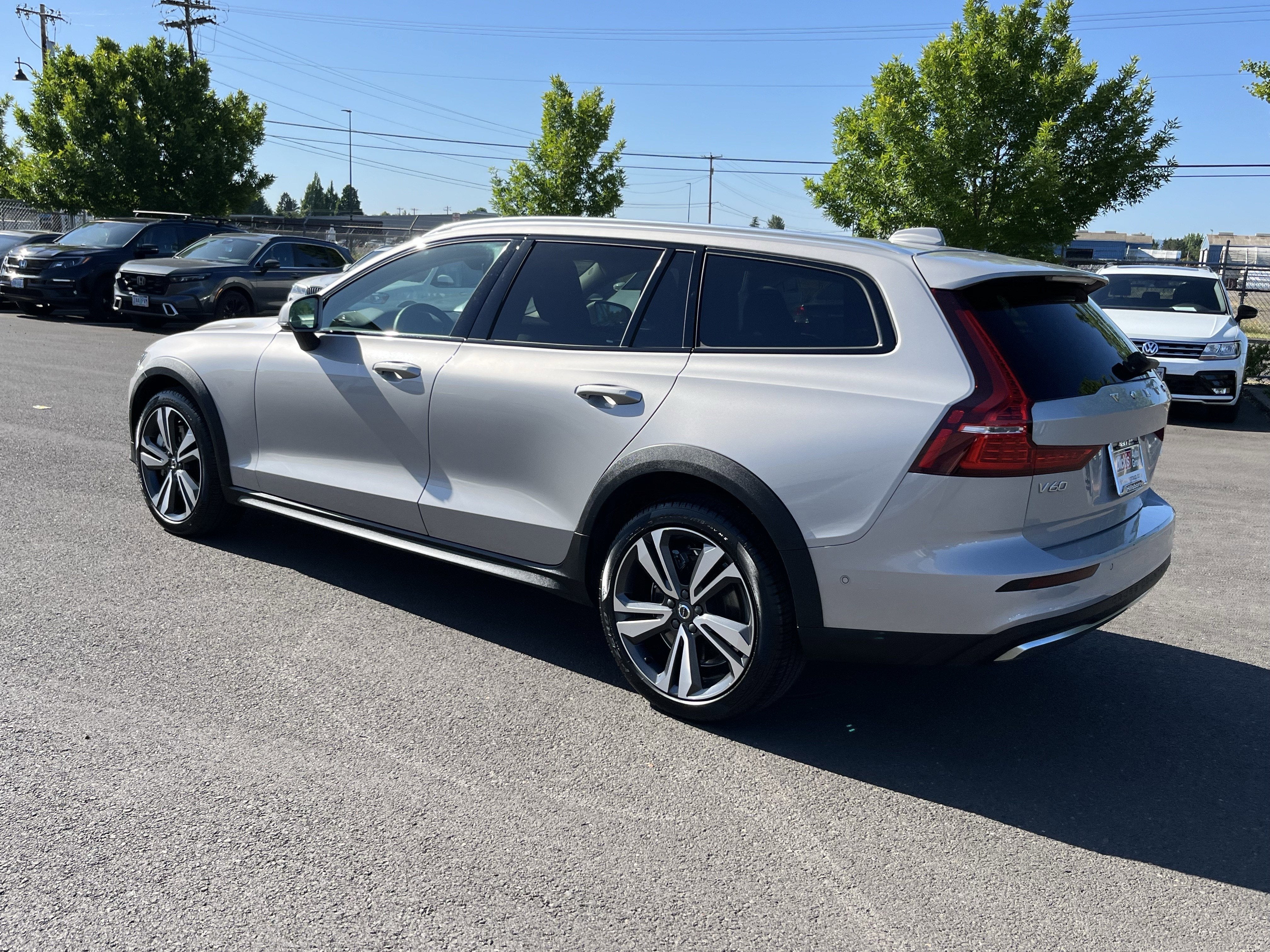 2025 Volvo V60 Cross Country Plus