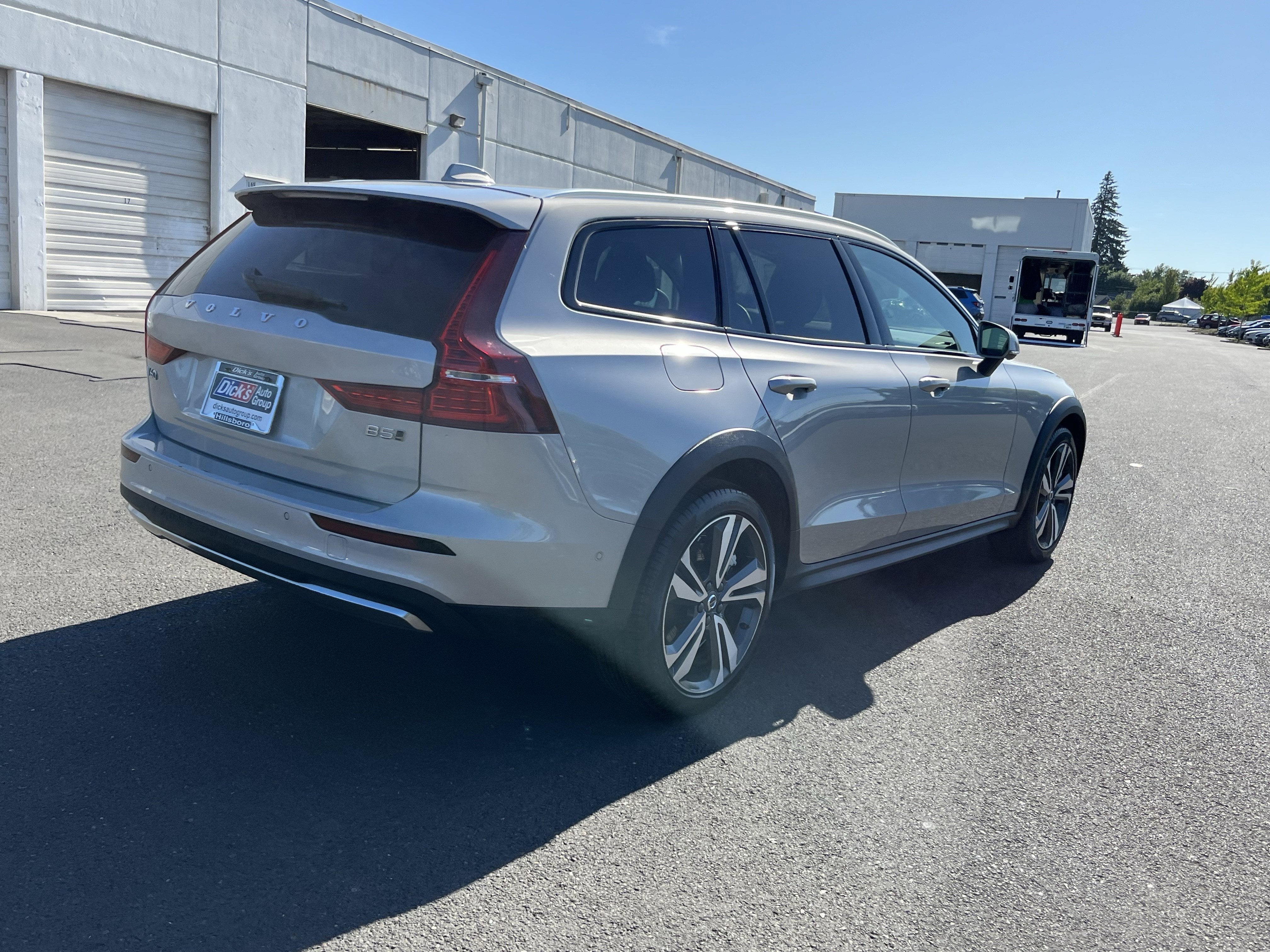 2025 Volvo V60 Cross Country Plus
