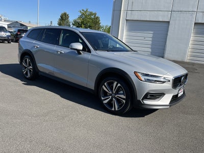 2025 Volvo V60 Cross Country Plus