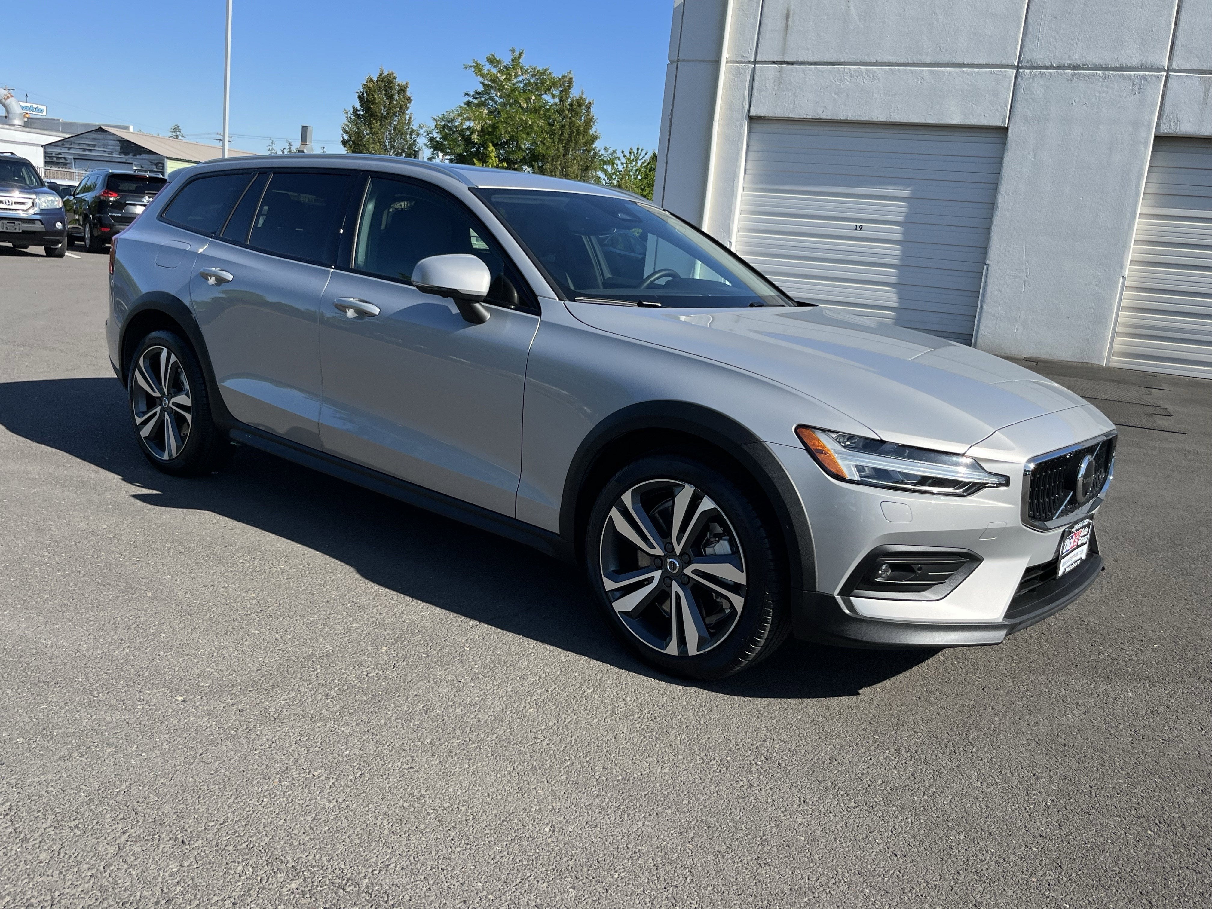 2025 Volvo V60 Cross Country Plus