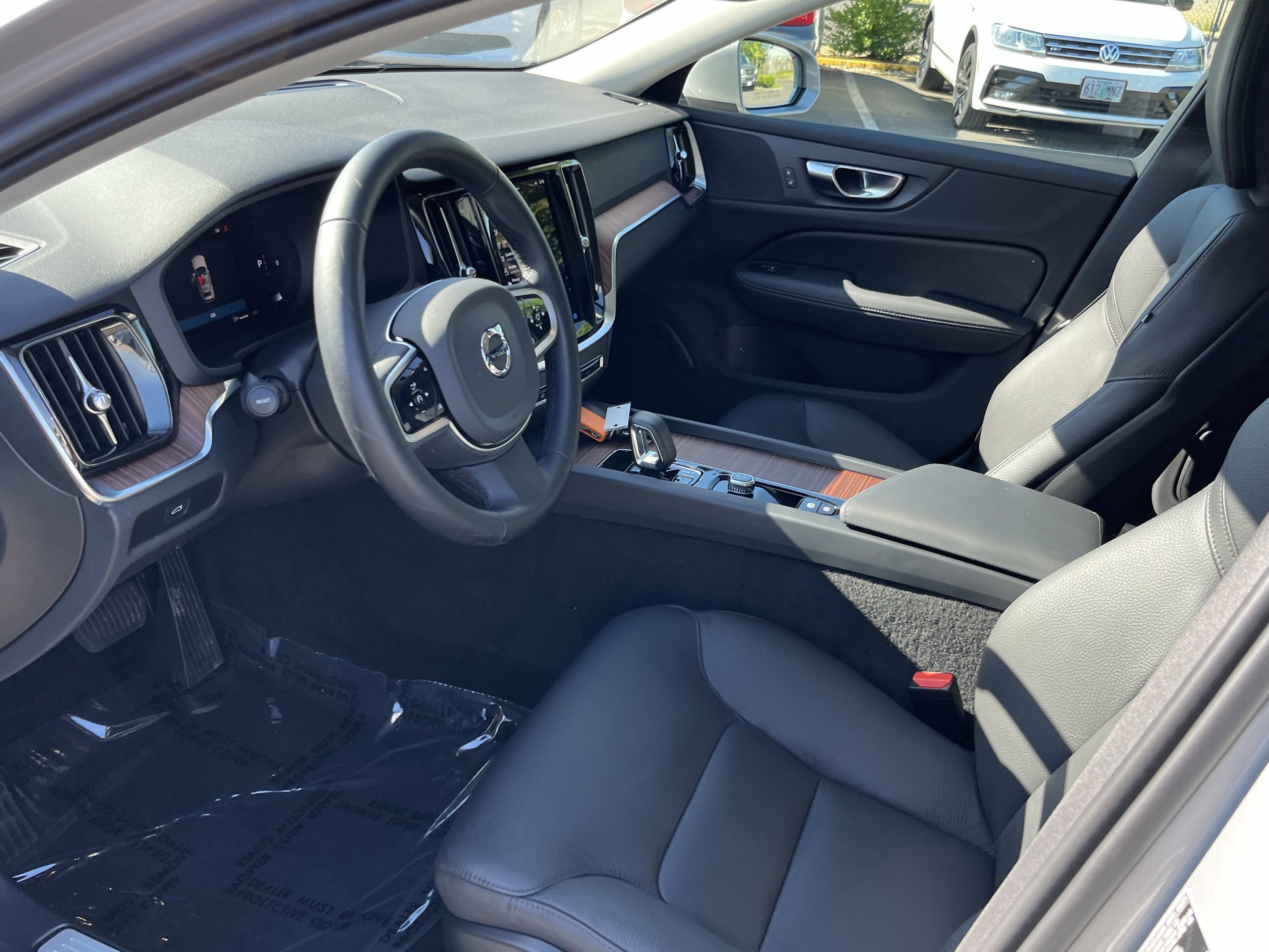 2025 Volvo V60 Cross Country Plus