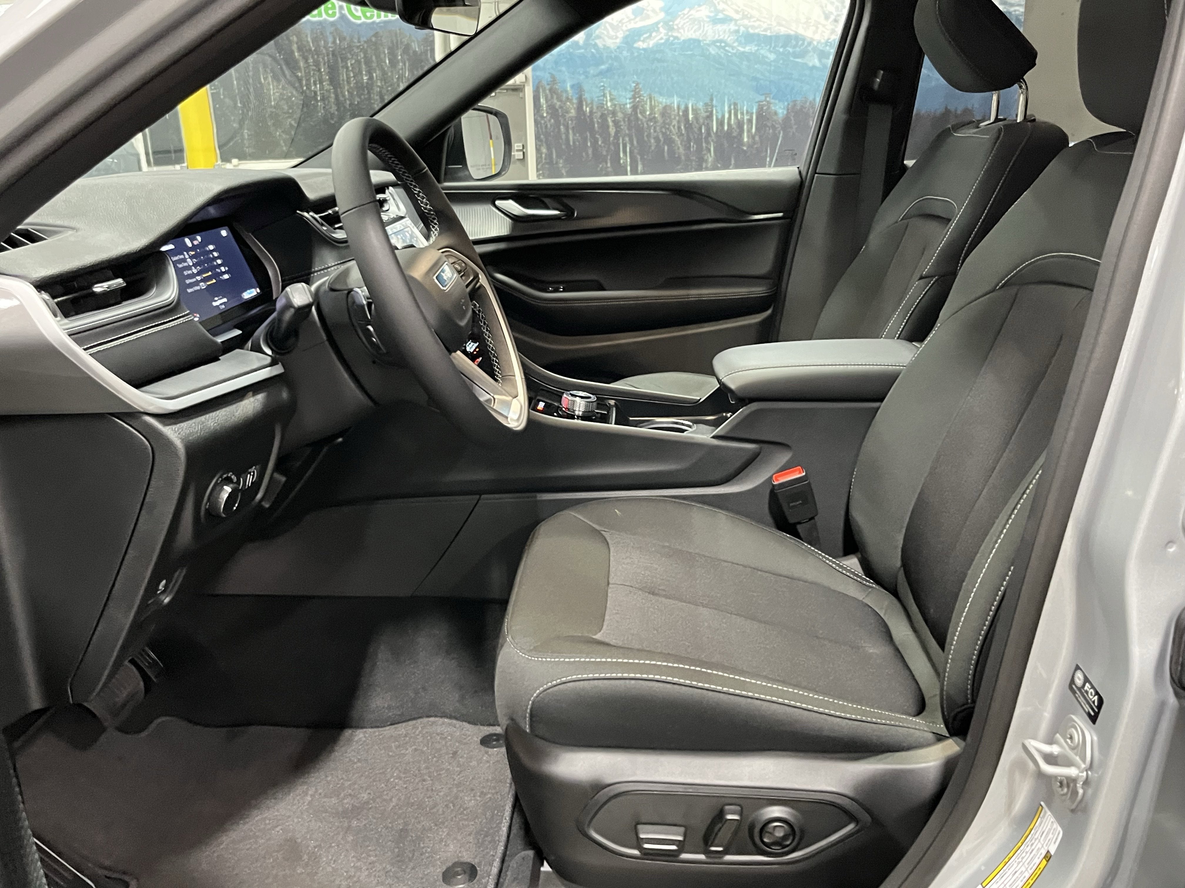 2025 Jeep Grand Cherokee Laredo X