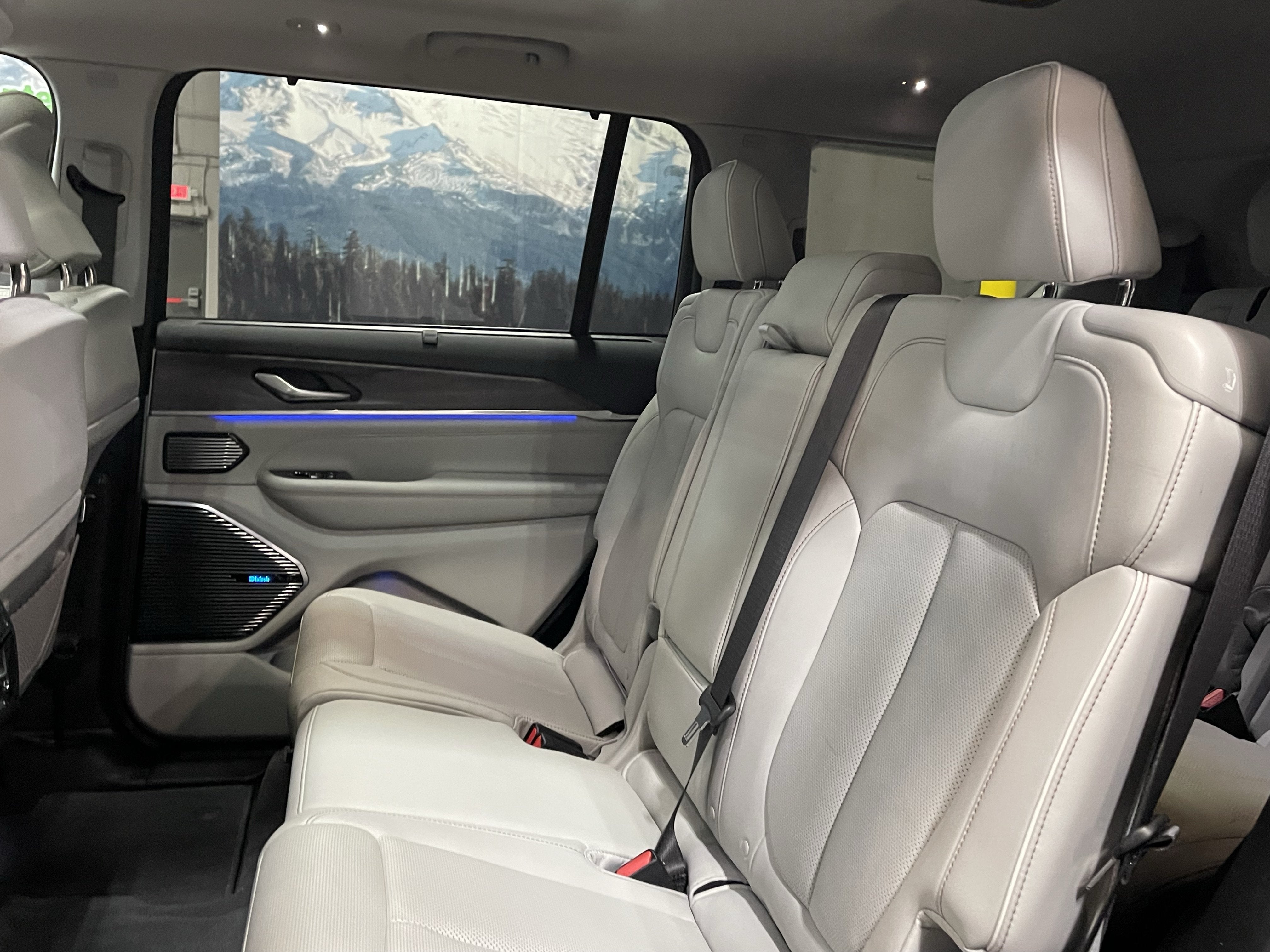 2022 Jeep Grand Cherokee L Overland