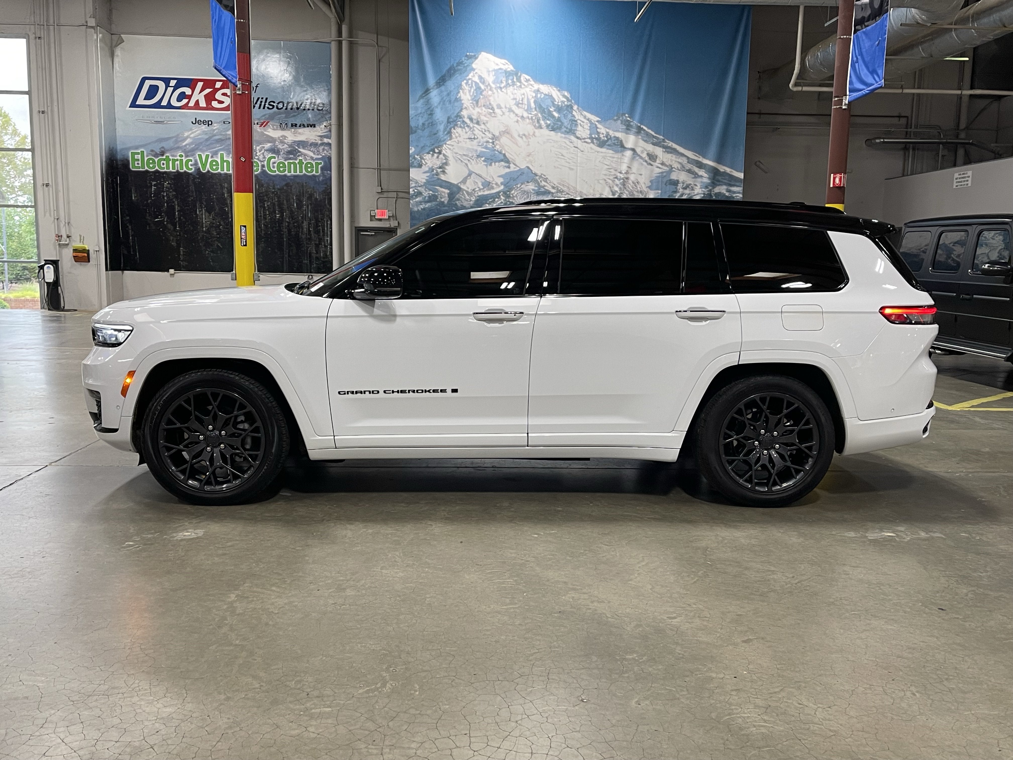 2023 Jeep Grand Cherokee L Summit