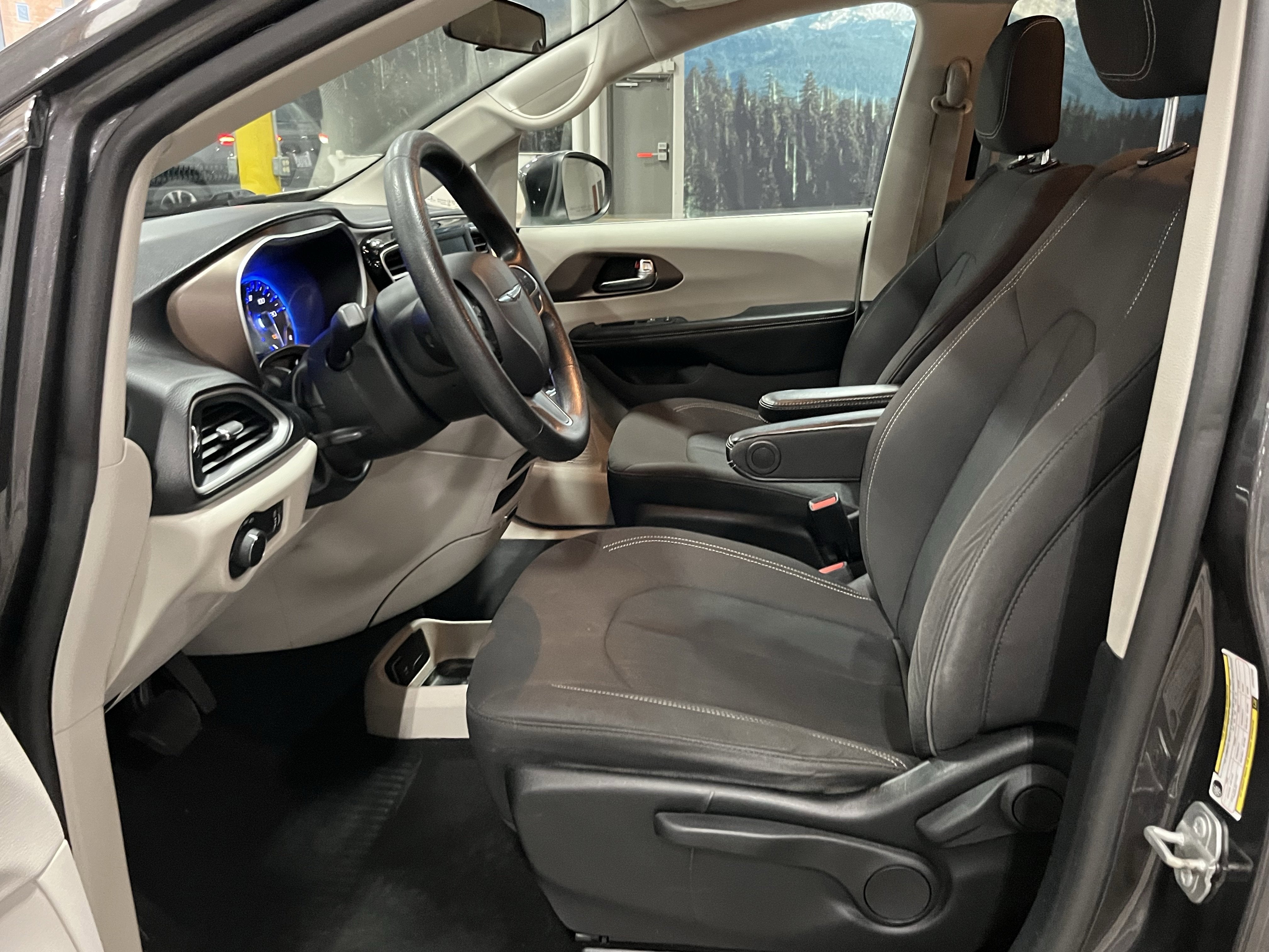 2020 Chrysler Voyager L