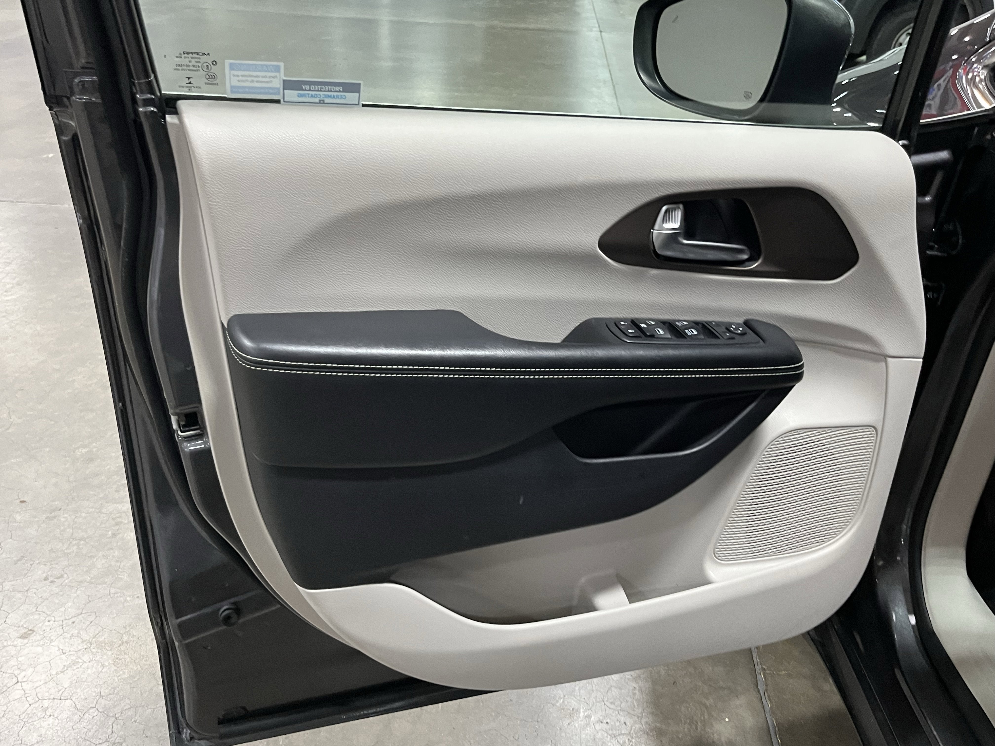 2020 Chrysler Voyager L