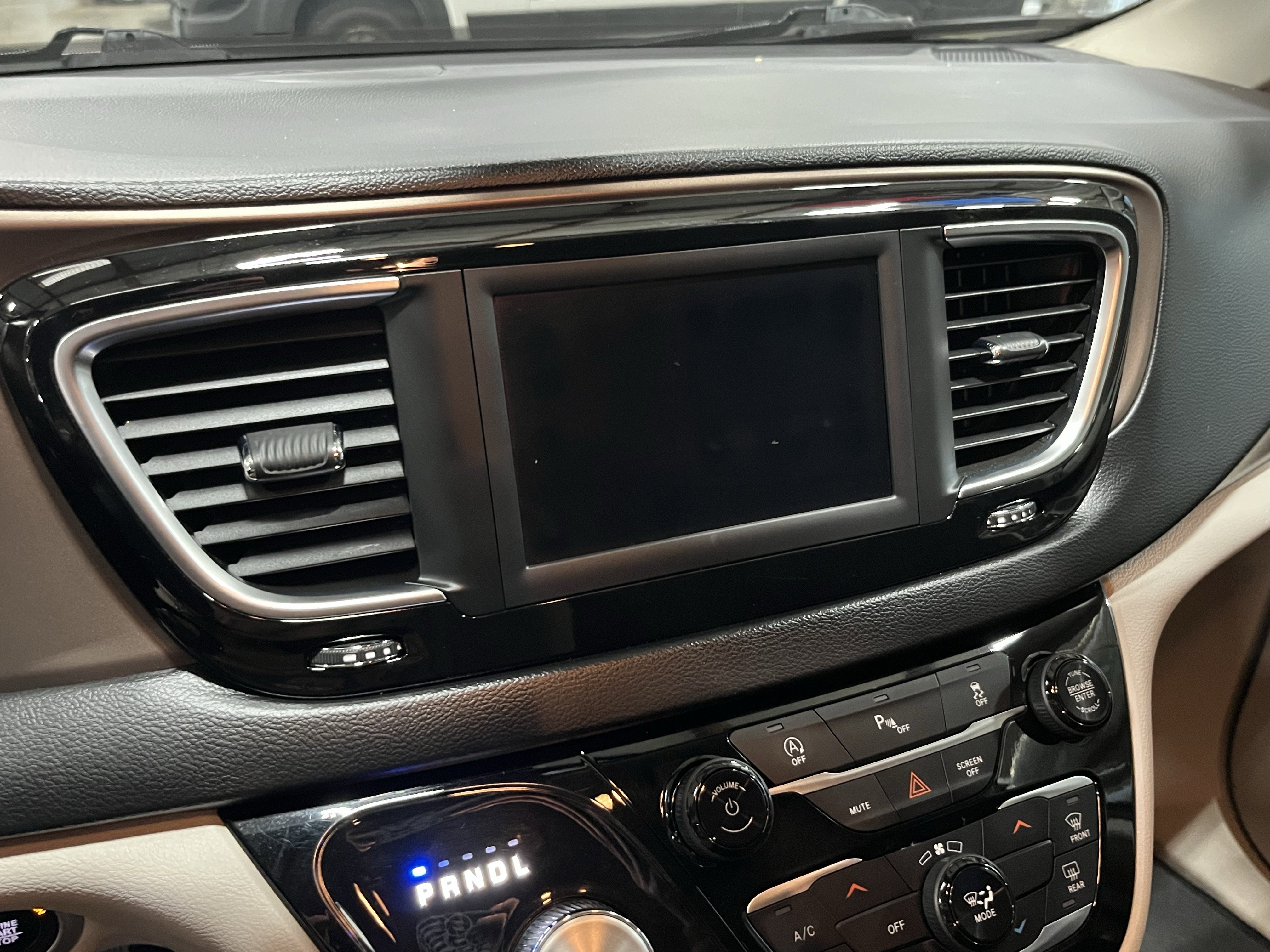 2020 Chrysler Voyager L