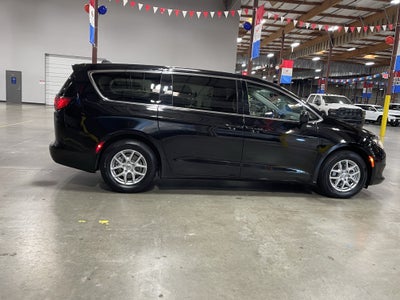 2024 Chrysler Voyager LX