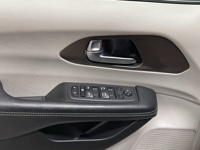 2022 Chrysler Voyager LX