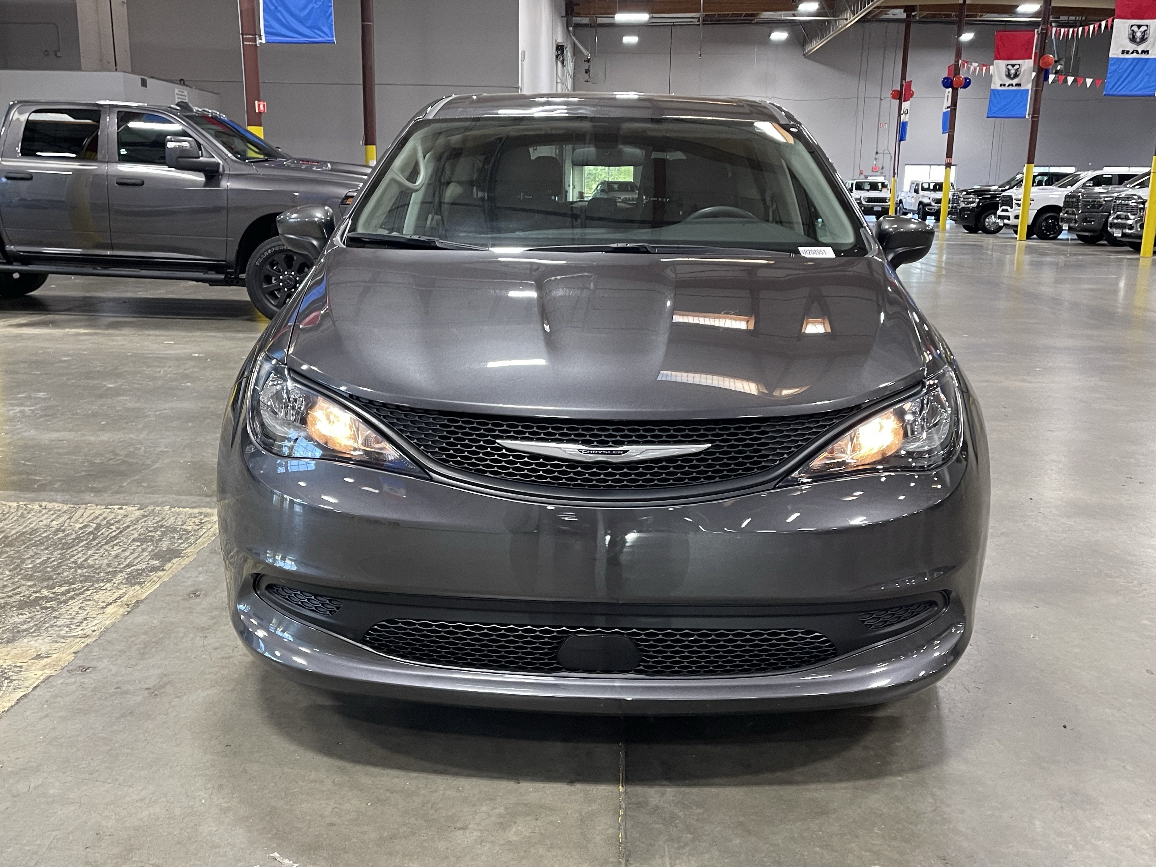 2022 Chrysler Voyager LX