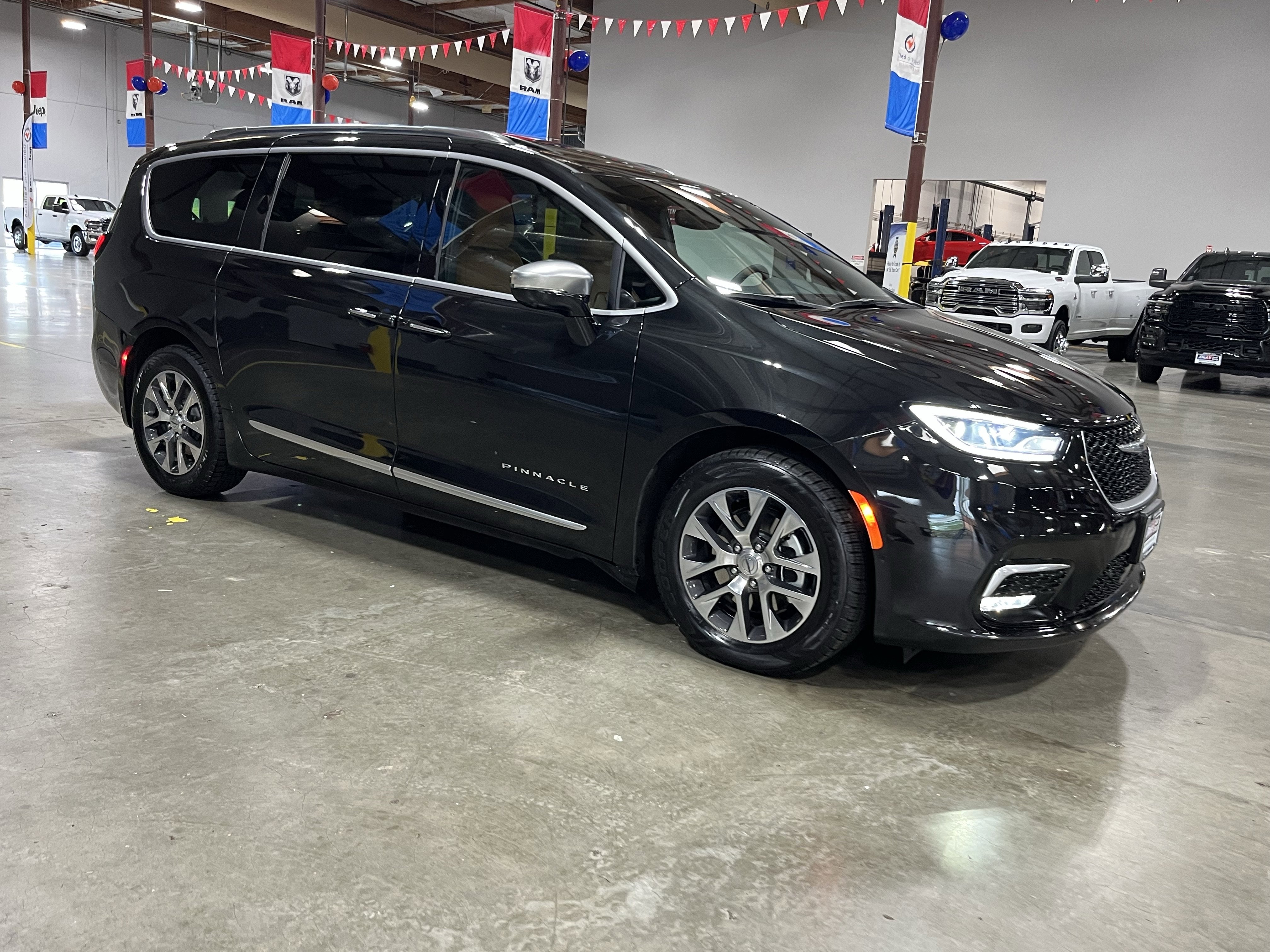 2023 Chrysler Pacifica Hybrid Pinnacle