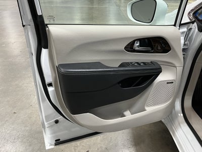 2022 Chrysler Pacifica Hybrid Limited
