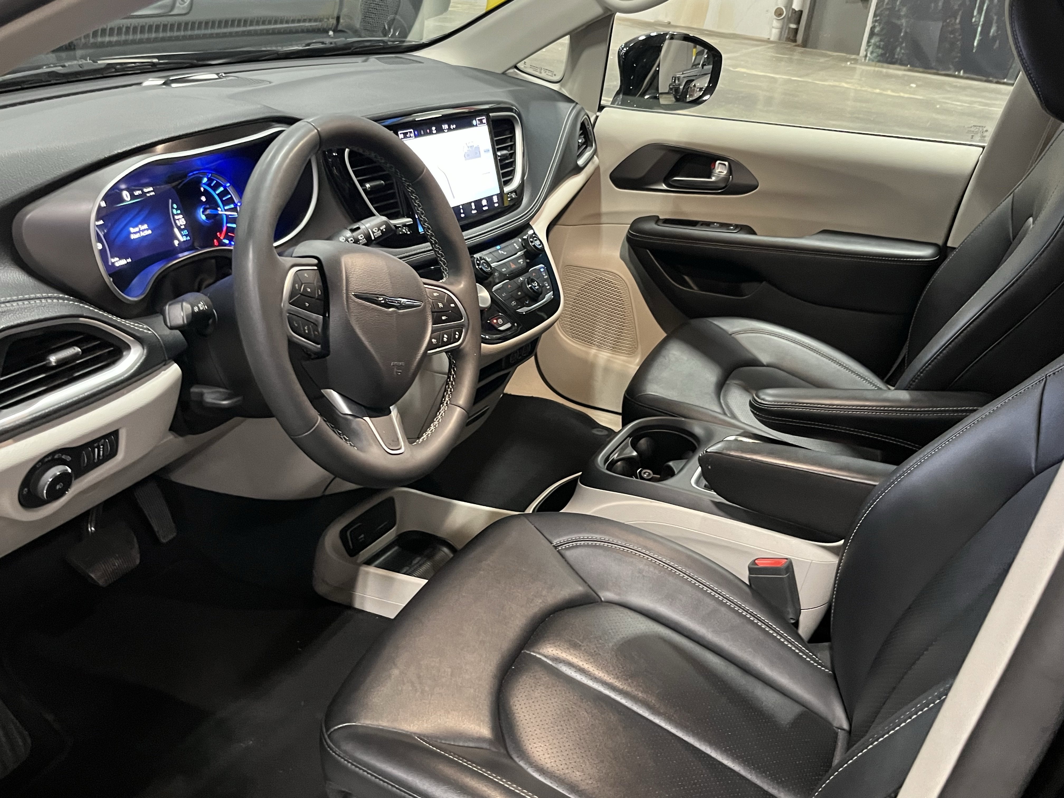 2024 Chrysler Pacifica Hybrid Select