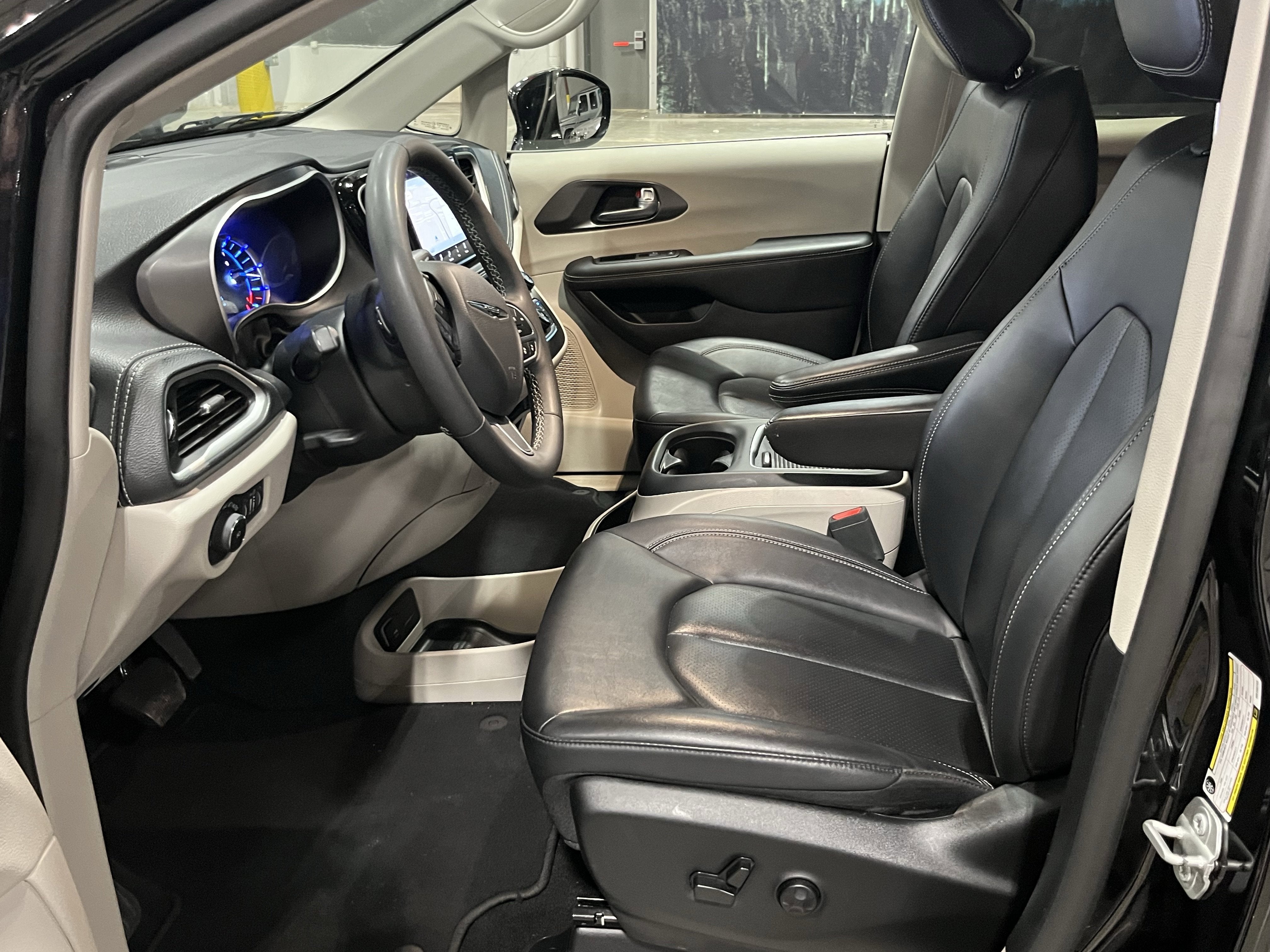 2024 Chrysler Pacifica Hybrid Select
