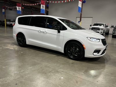 2024 Chrysler Pacifica Hybrid Select