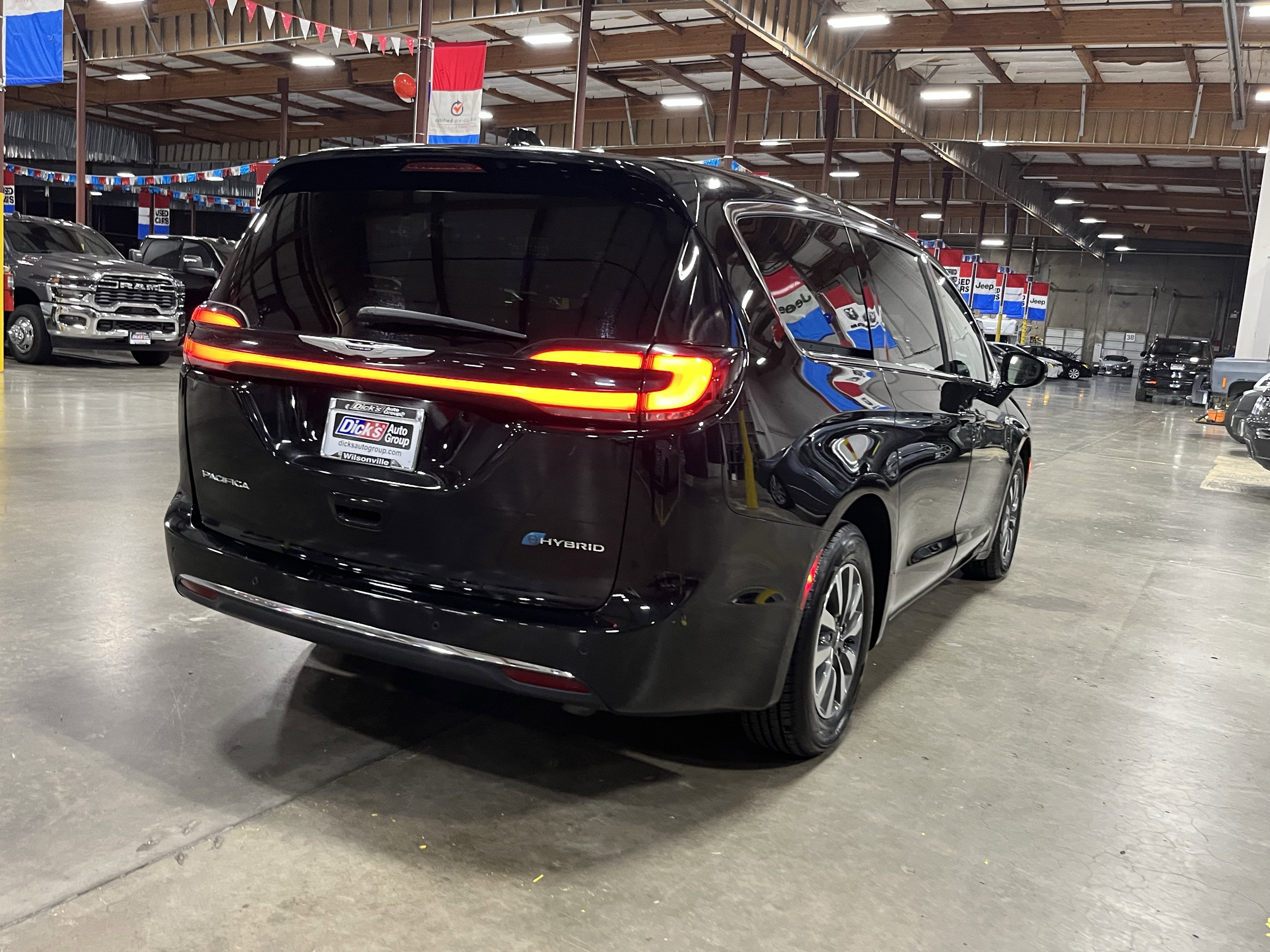 2024 Chrysler Pacifica Hybrid Select