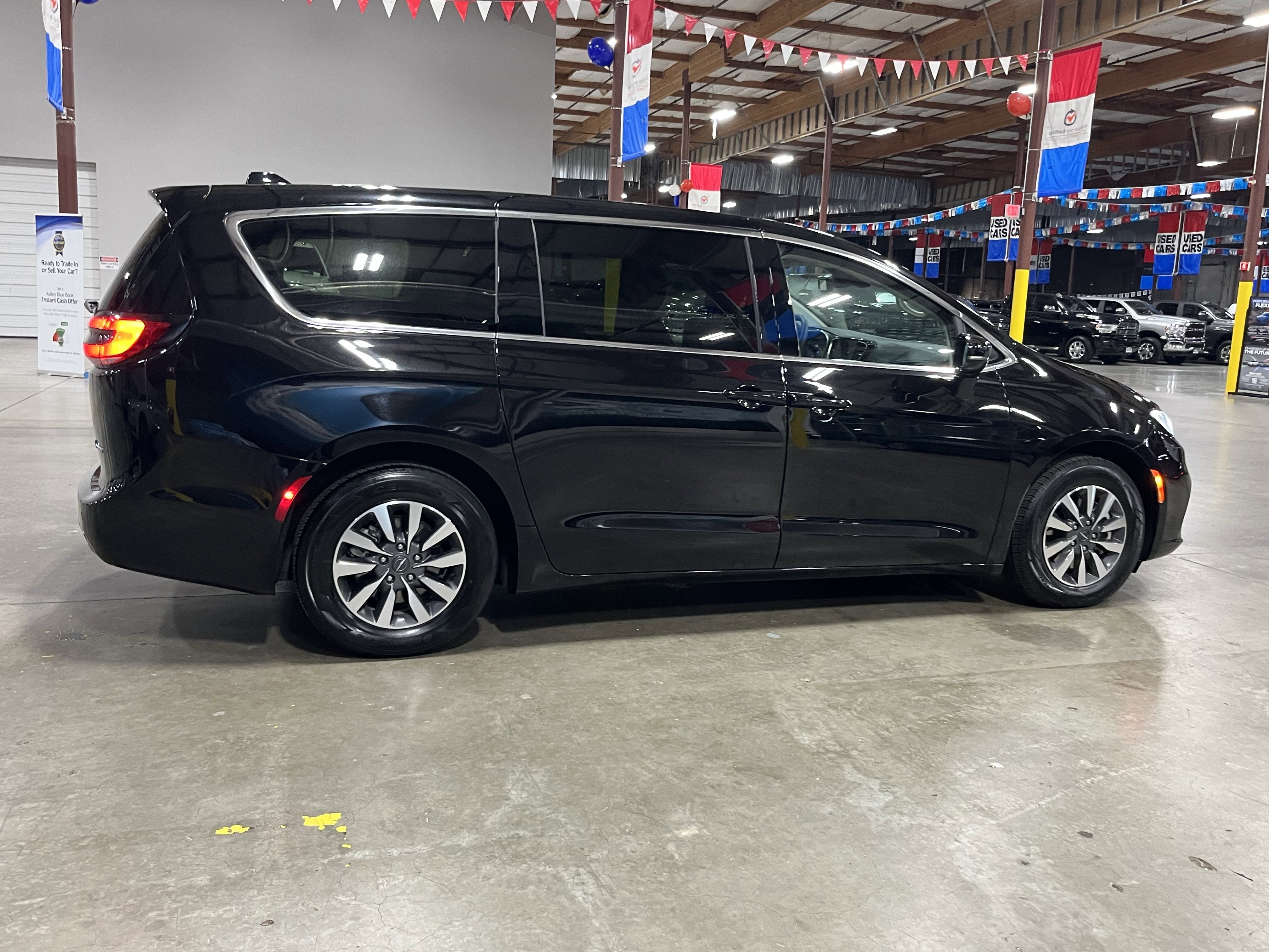 2024 Chrysler Pacifica Hybrid Select