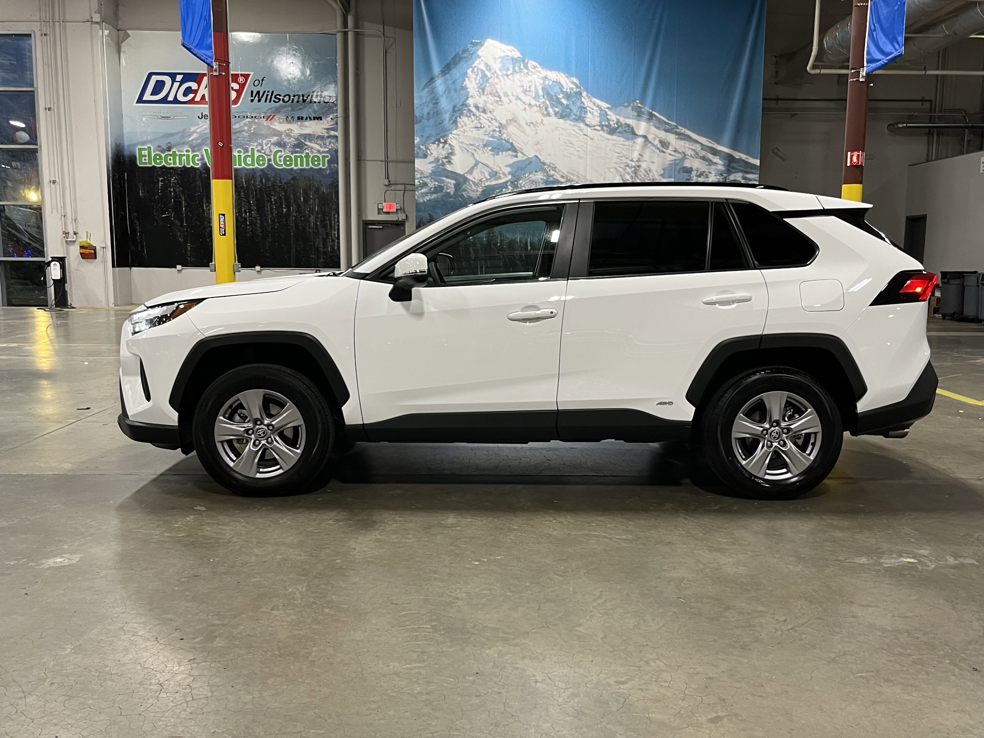 2025 Toyota RAV4 Hybrid XLE