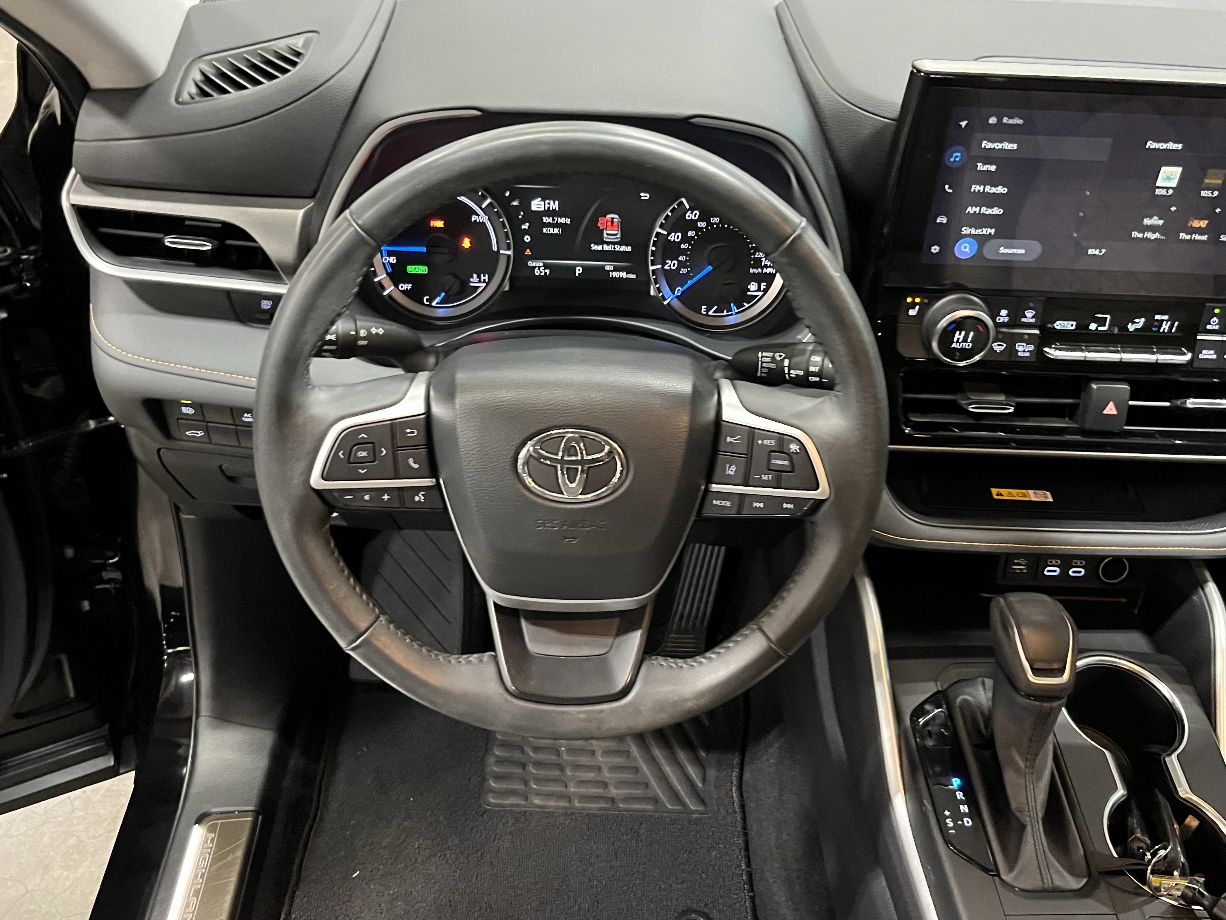 2023 Toyota Highlander Hybrid Bronze Edition
