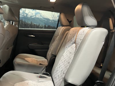 2023 Toyota Highlander Hybrid Bronze Edition