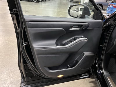 2023 Toyota Highlander Hybrid Bronze Edition