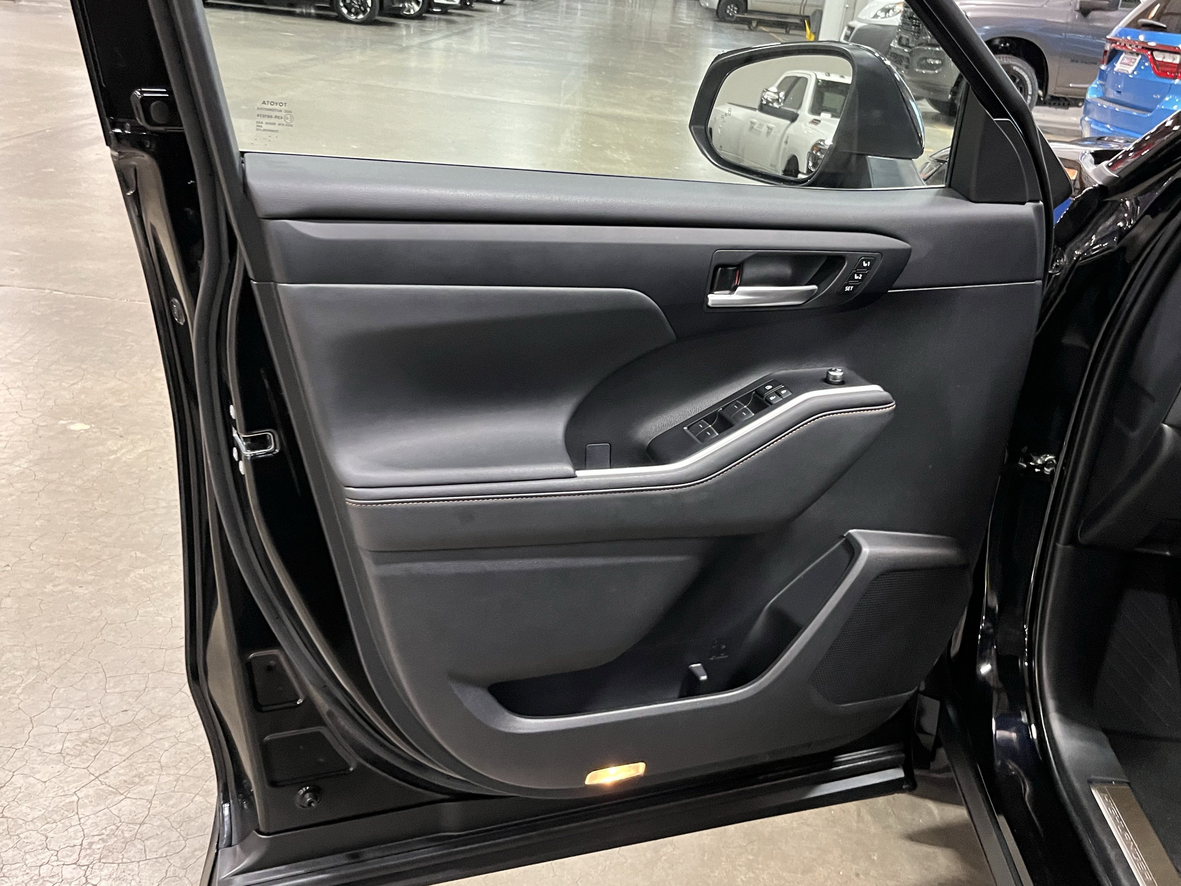 2023 Toyota Highlander Hybrid Bronze Edition