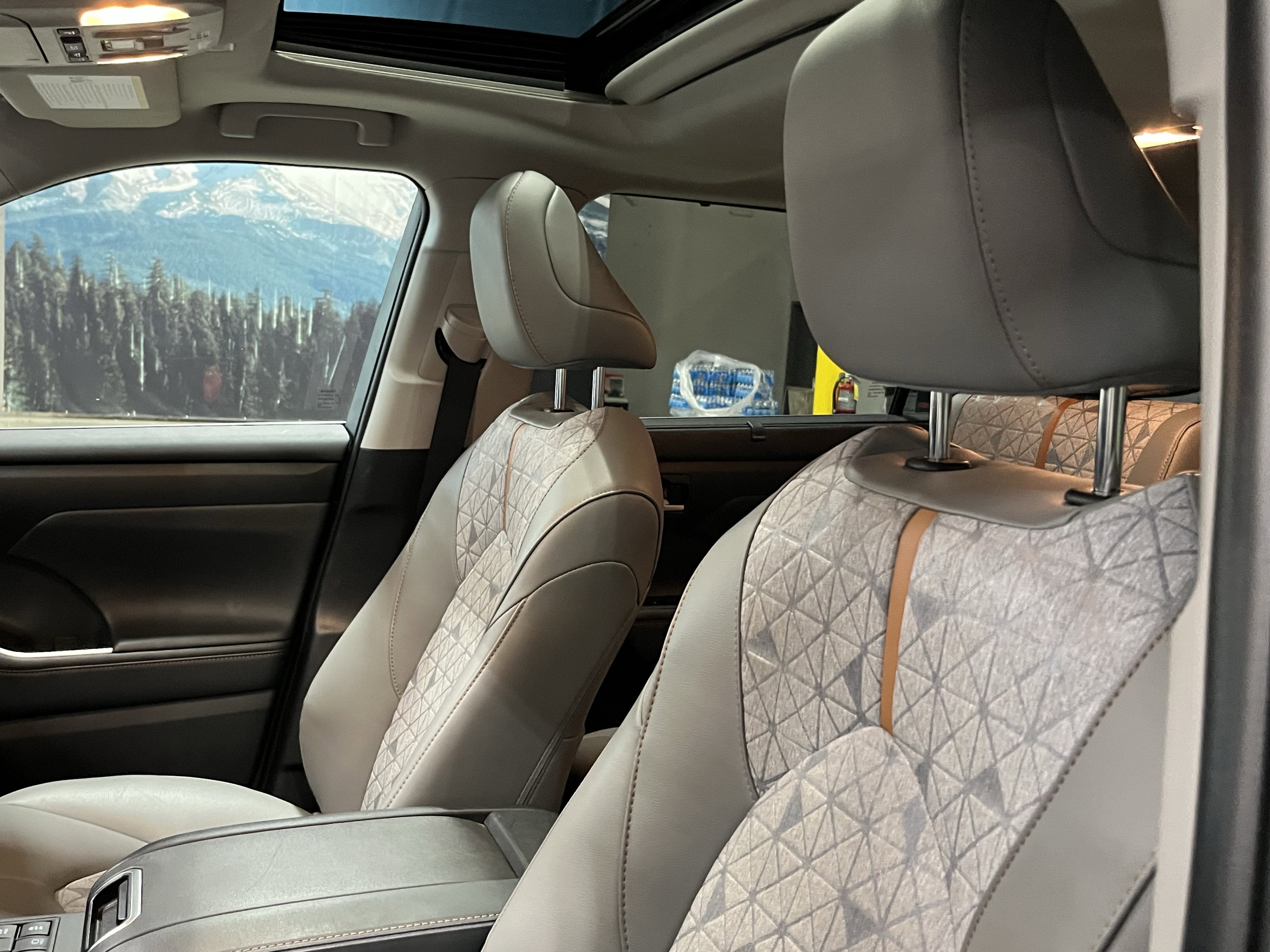 2023 Toyota Highlander Hybrid Bronze Edition