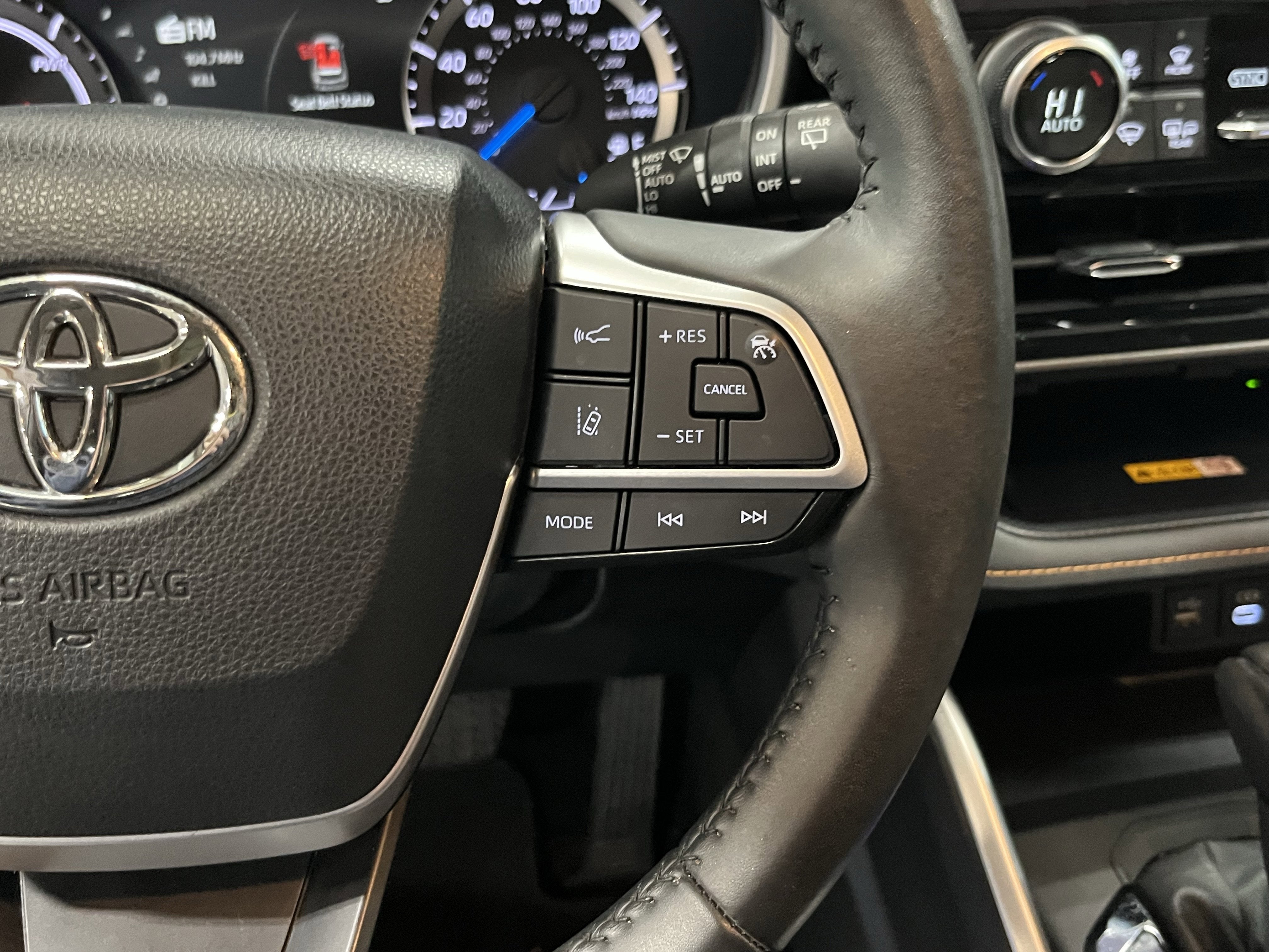 2023 Toyota Highlander Hybrid Bronze Edition