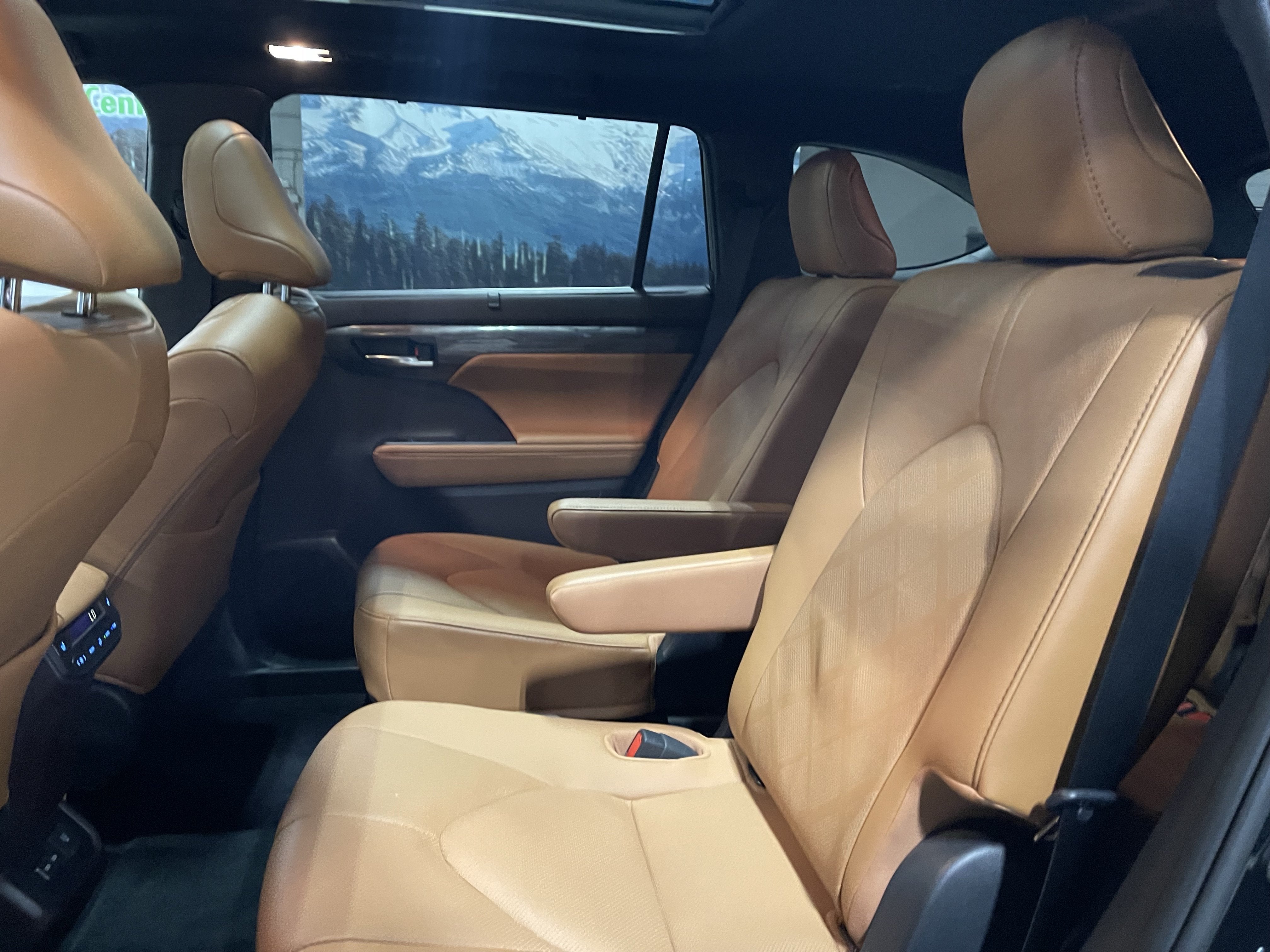 2022 Toyota Highlander Platinum