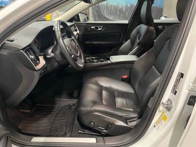 2022 Volvo S60 Recharge Plug-In Hybrid T8 R-Design Expression