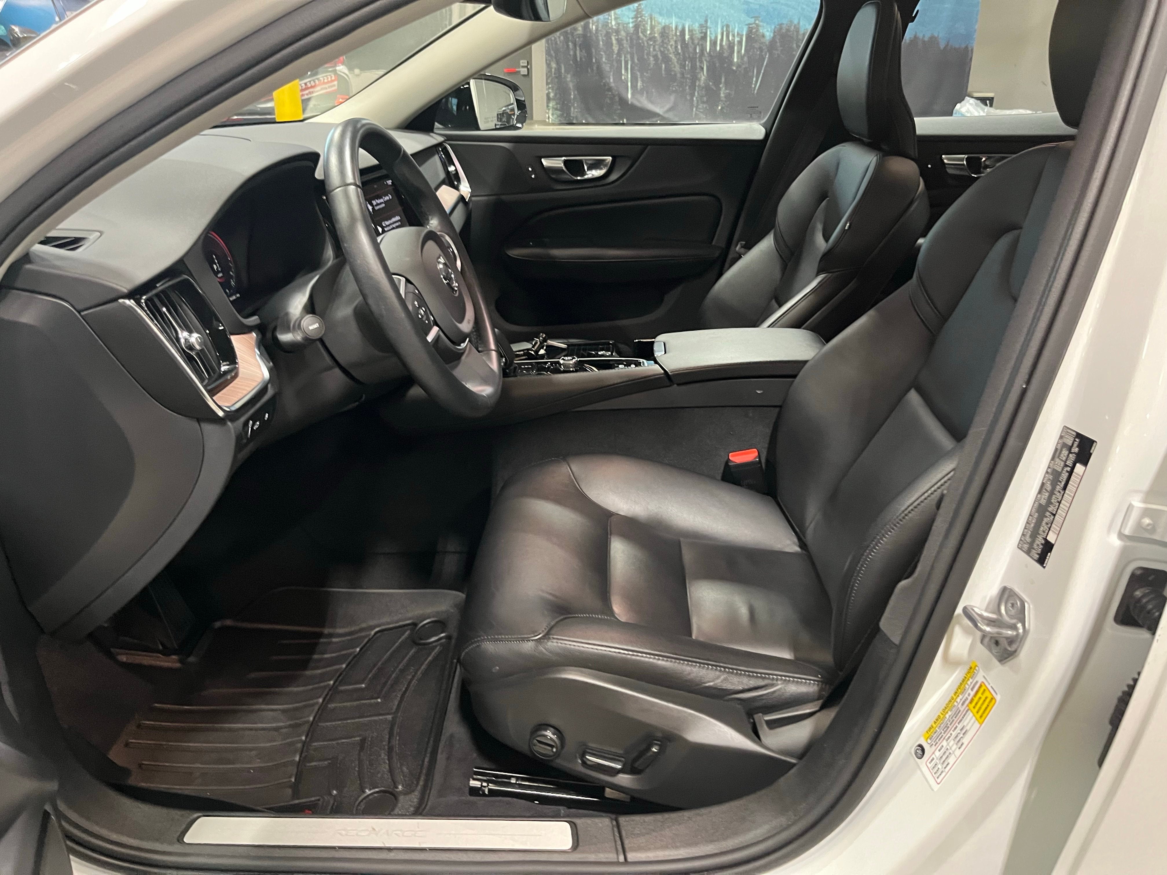 2022 Volvo S60 Recharge Plug-In Hybrid T8 R-Design Expression