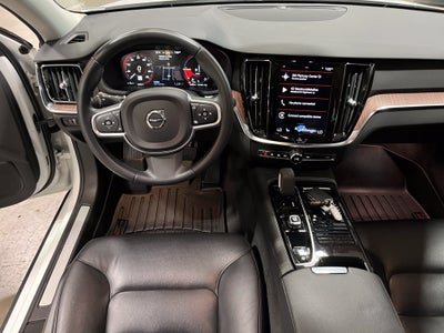 2022 Volvo S60 Recharge Plug-In Hybrid T8 R-Design Expression