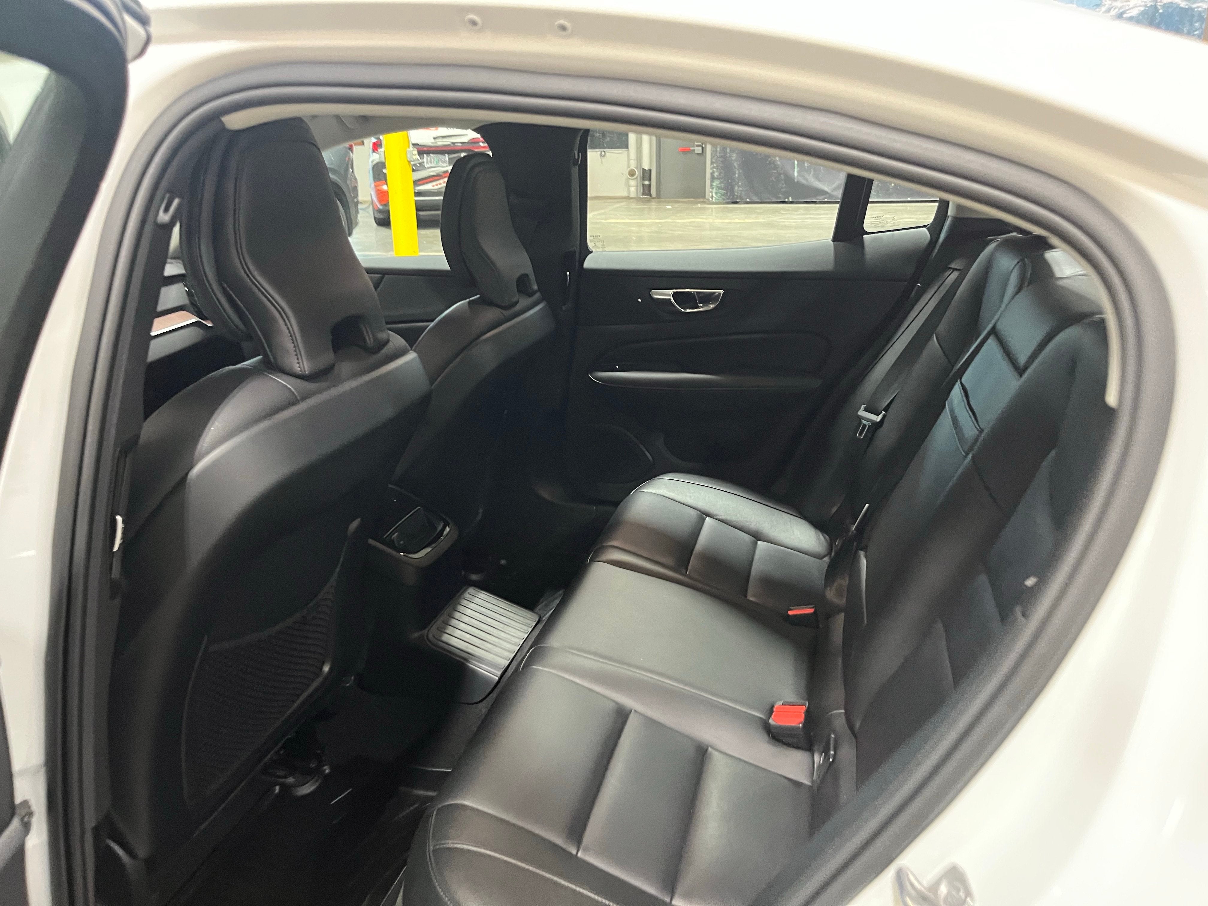 2022 Volvo S60 Recharge Plug-In Hybrid T8 R-Design Expression
