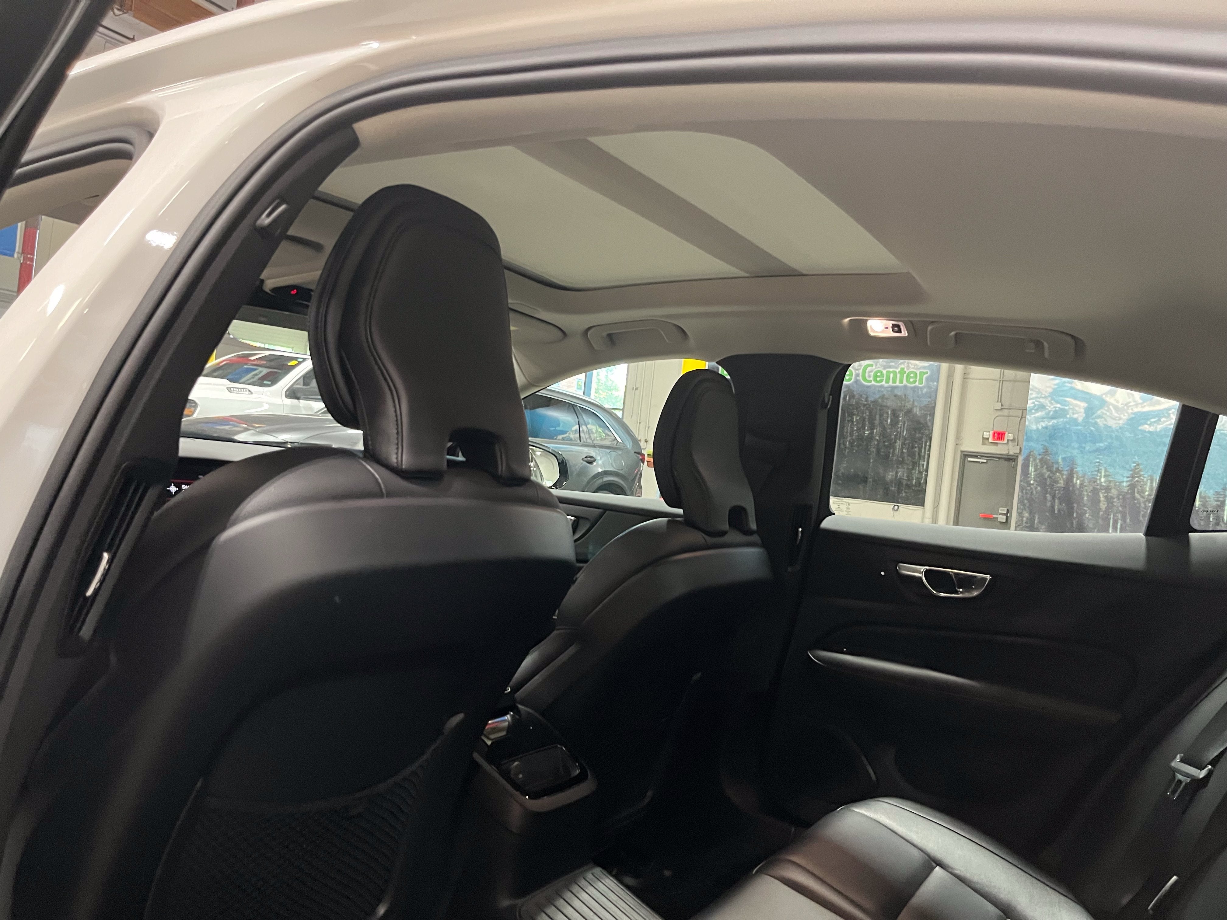 2022 Volvo S60 Recharge Plug-In Hybrid T8 R-Design Expression