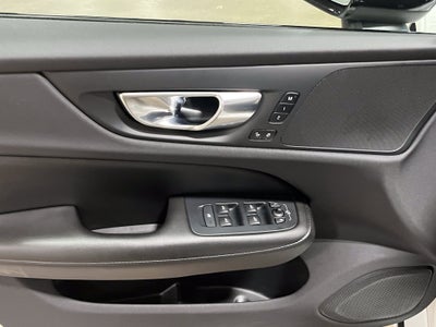2022 Volvo S60 Recharge Plug-In Hybrid T8 R-Design Expression
