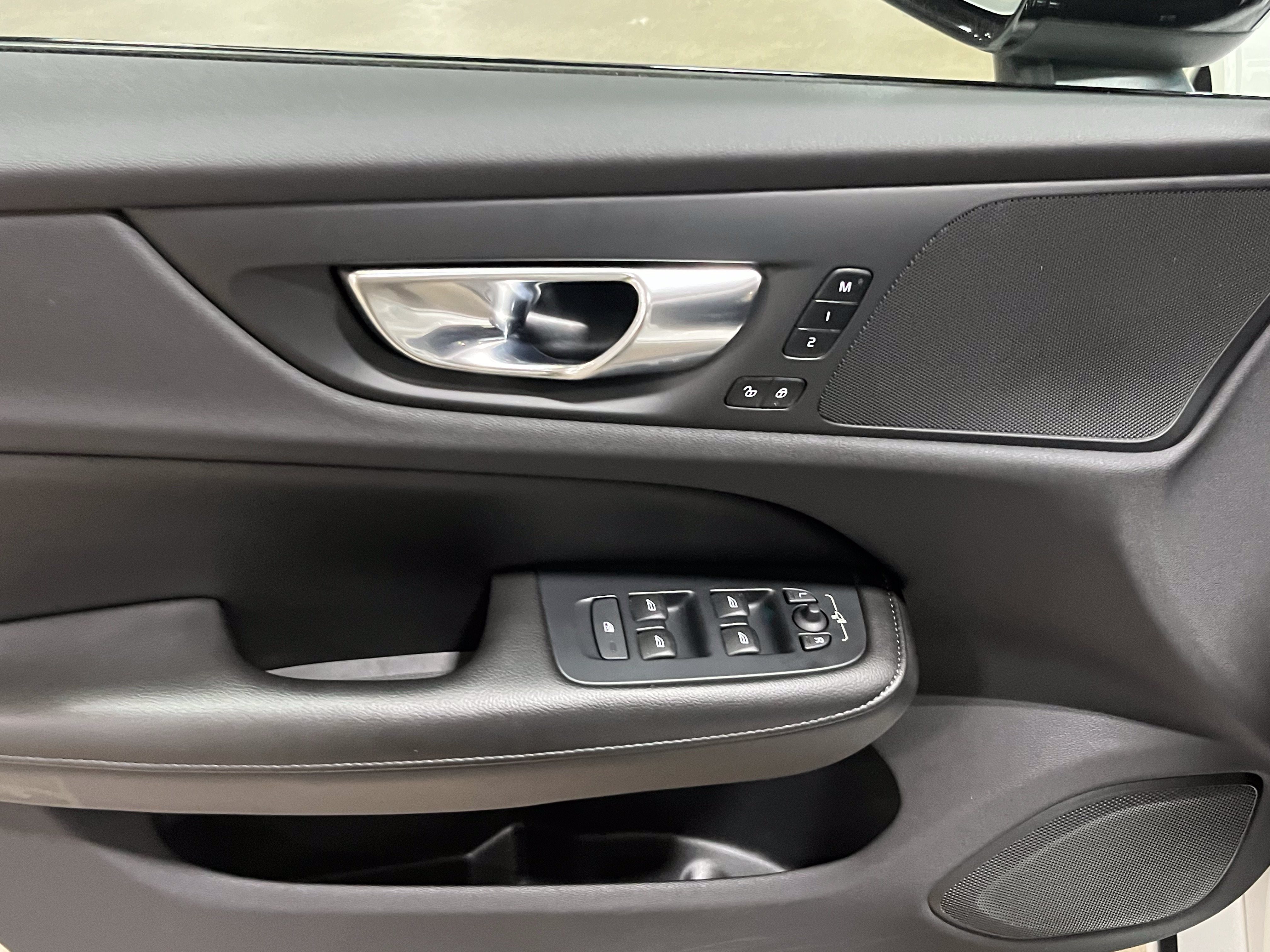 2022 Volvo S60 Recharge Plug-In Hybrid T8 R-Design Expression