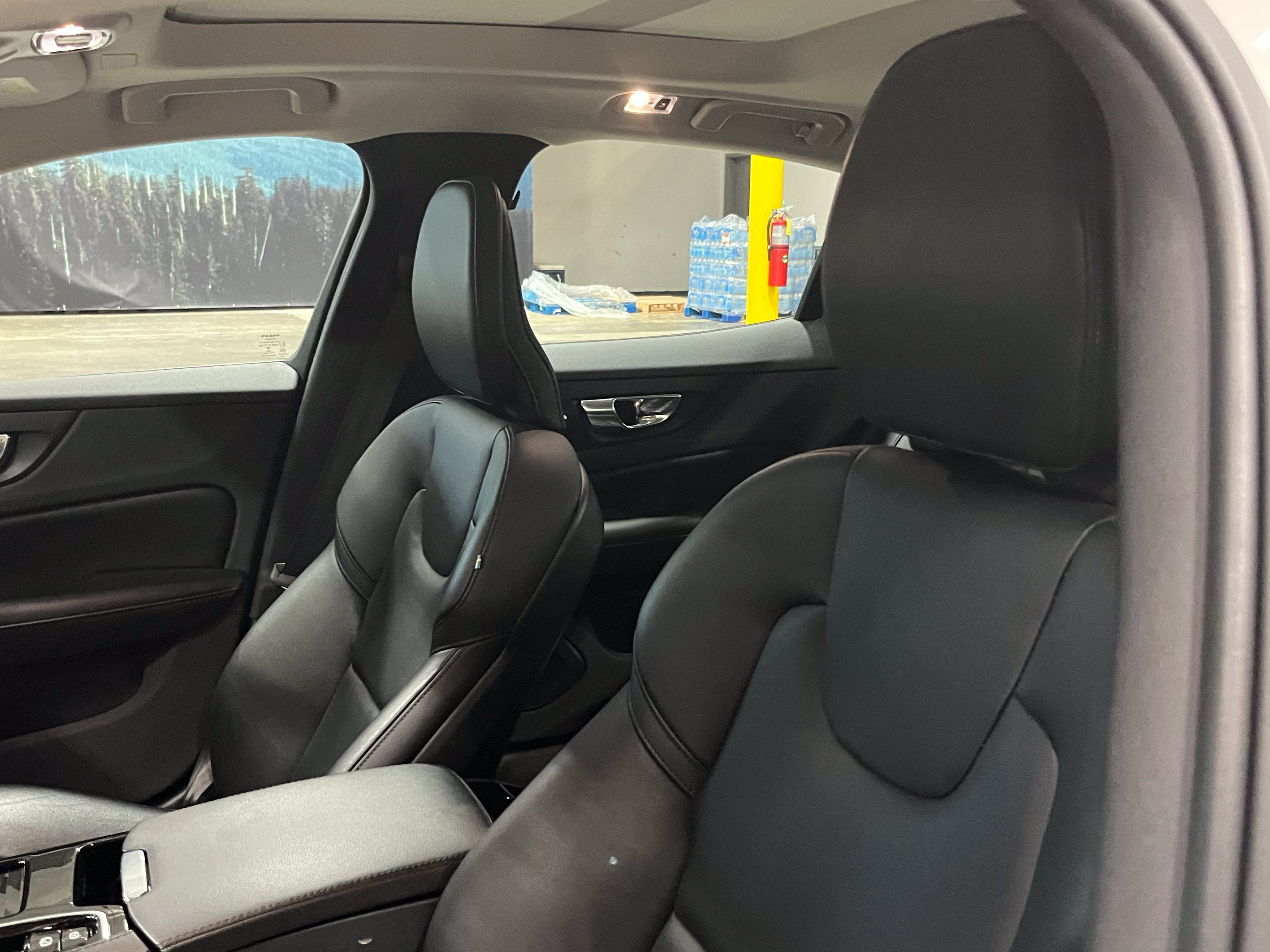 2022 Volvo S60 Recharge Plug-In Hybrid T8 R-Design Expression