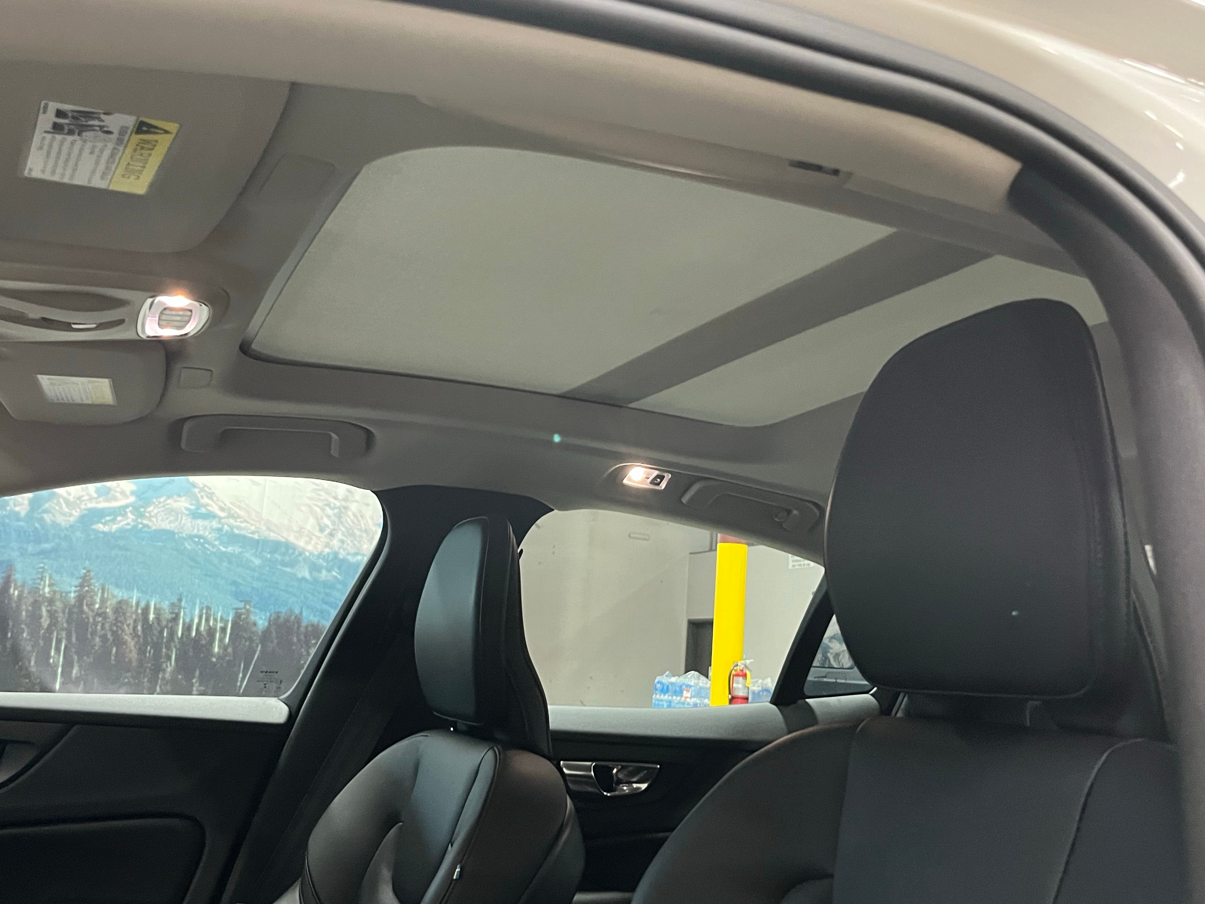2022 Volvo S60 Recharge Plug-In Hybrid T8 R-Design Expression